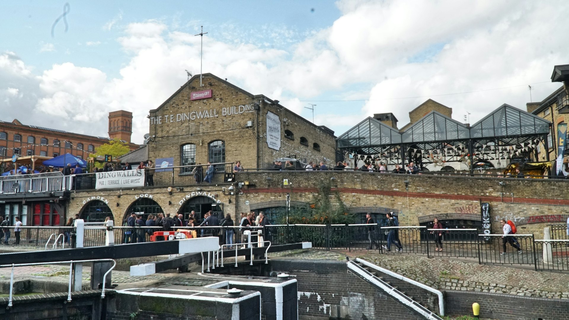 建築極具英倫舊式建築風情。(羅諾賢攝) 建築極具英倫舊式建築風情。(羅諾賢攝)