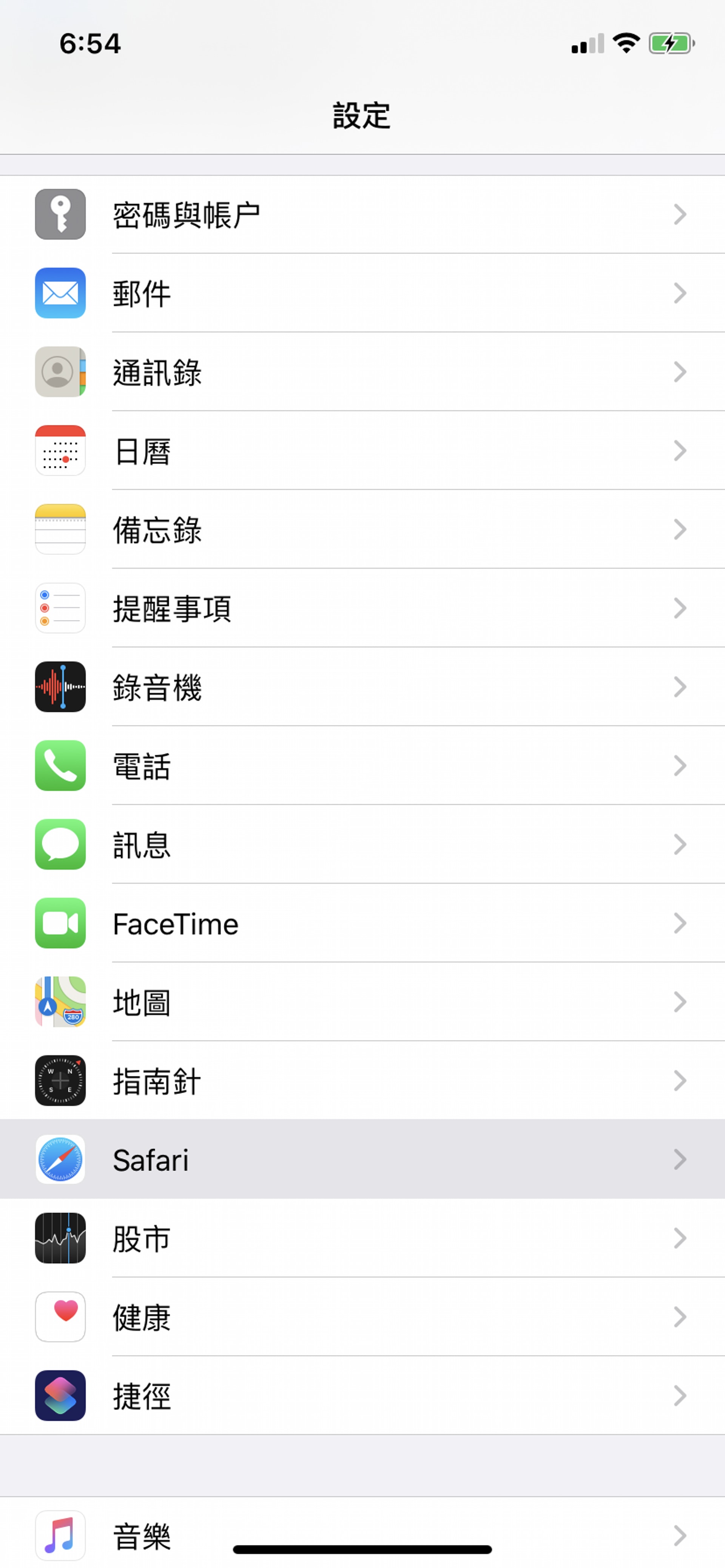 打開「設定」,點選「Safari」。(iPhone XR擷圖) 打開「設定」,點選「Safari」。(iPhone XR擷圖)