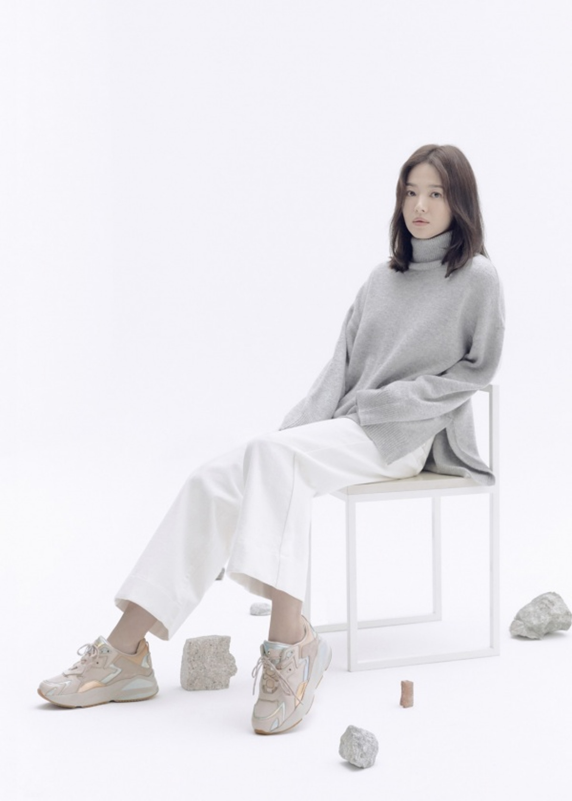 化起淡妝的宋慧喬又是另一種美。(SUECOMMA BONNIE) 化起淡妝的宋慧喬又是另一種美。(SUECOMMA BONNIE)