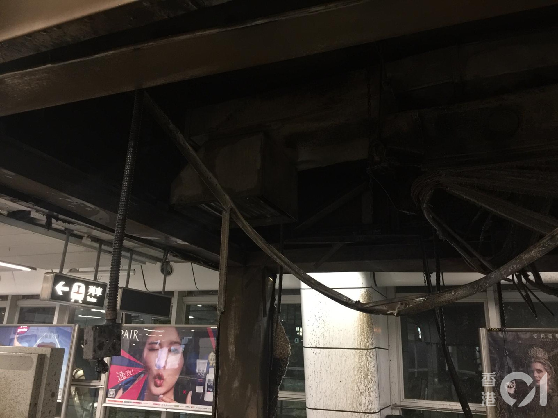 港鐵觀塘站一度被大肆破壞及縱火。(讀者提供) 港鐵觀塘站一度被大肆破壞及縱火。(讀者提供)