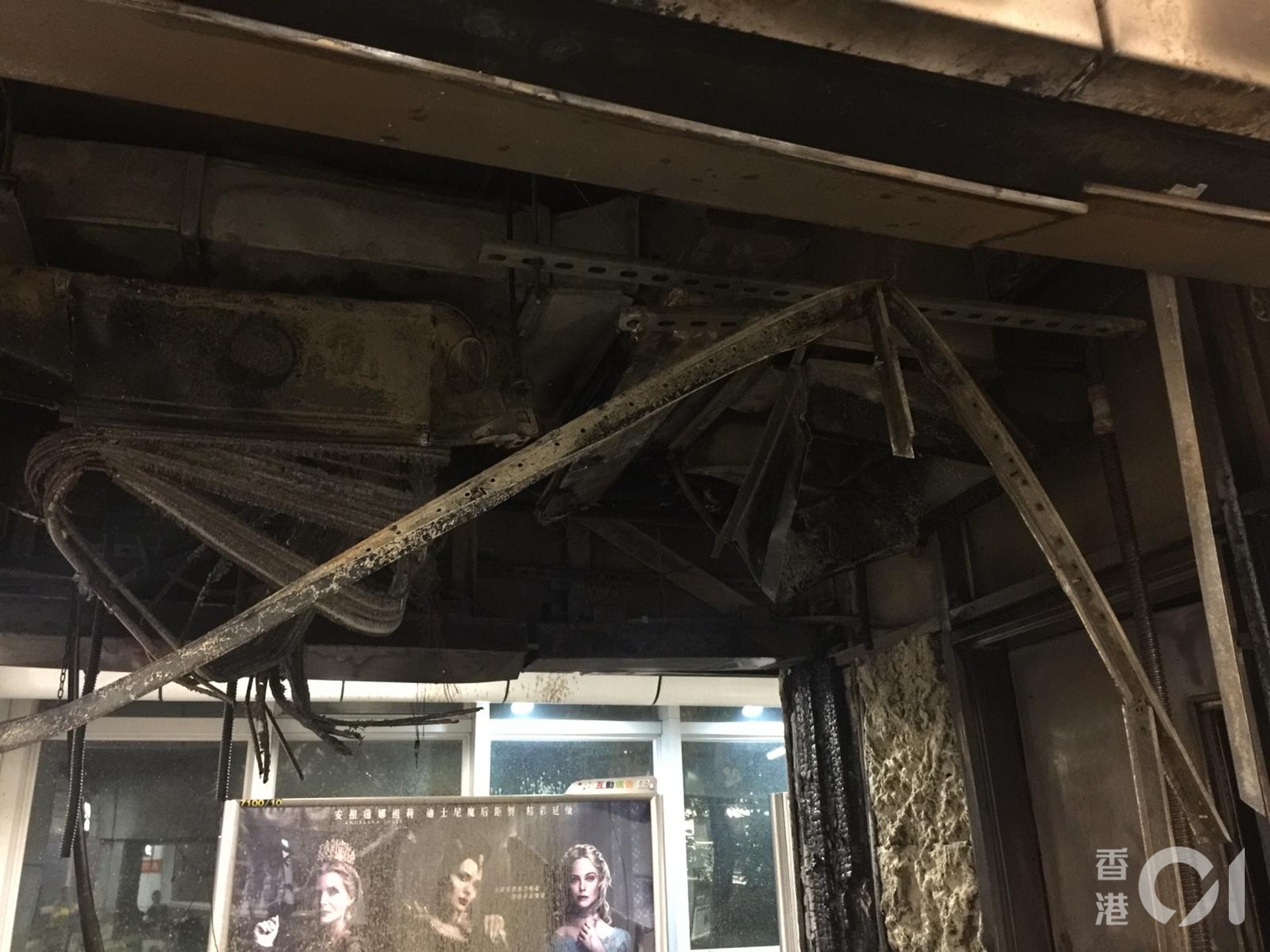 港鐵觀塘站一度被大肆破壞及縱火。(讀者提供) 港鐵觀塘站一度被大肆破壞及縱火。(讀者提供)