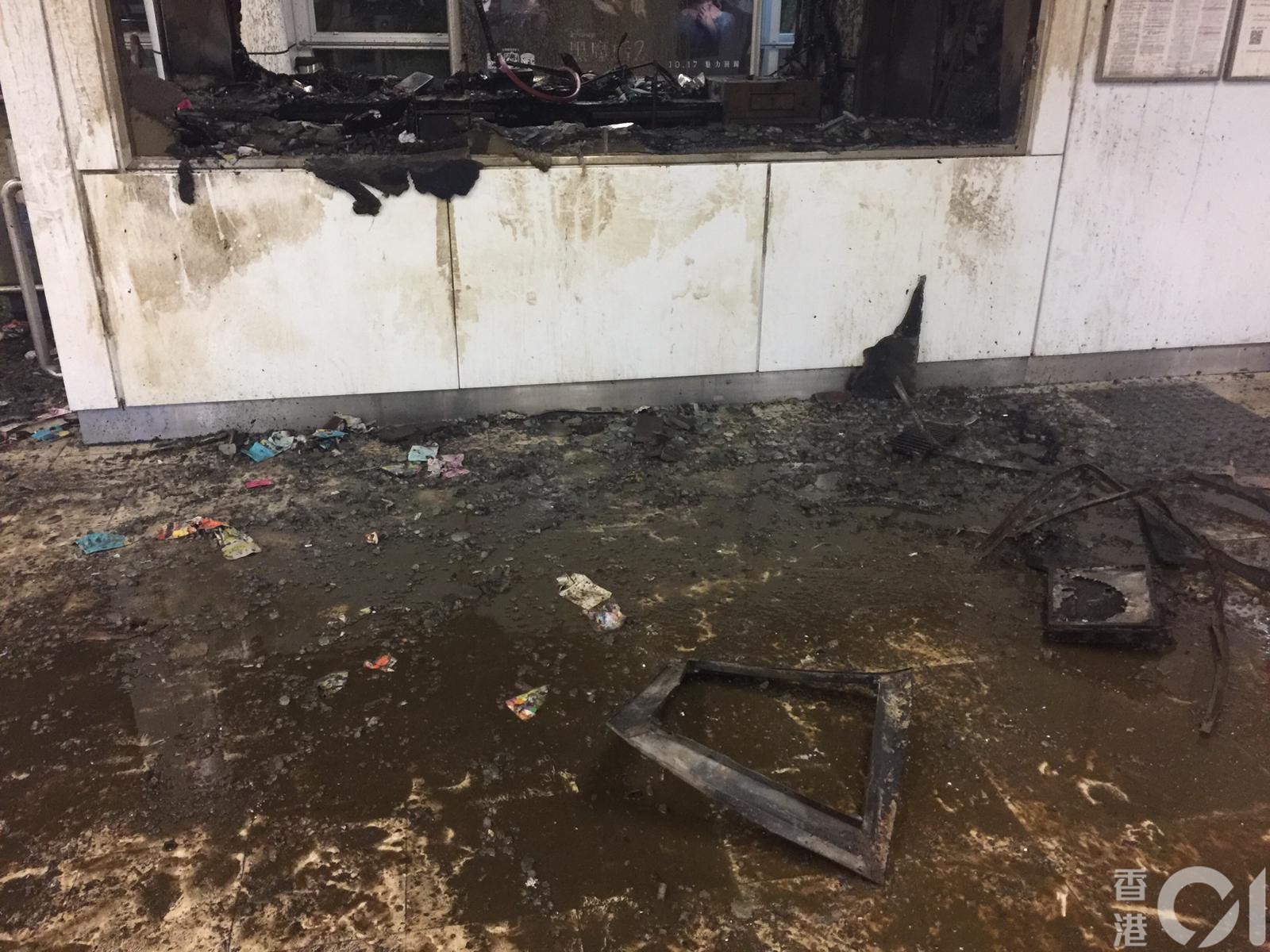 港鐵觀塘站一度被大肆破壞及縱火。（讀者提供）