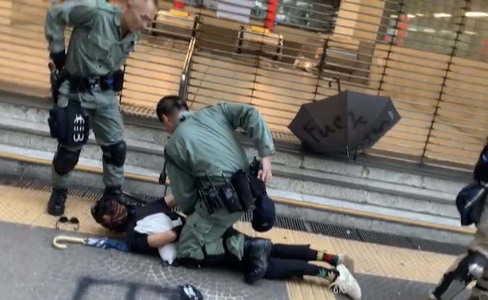 防暴警拘捕一名男子。(陳康智攝)