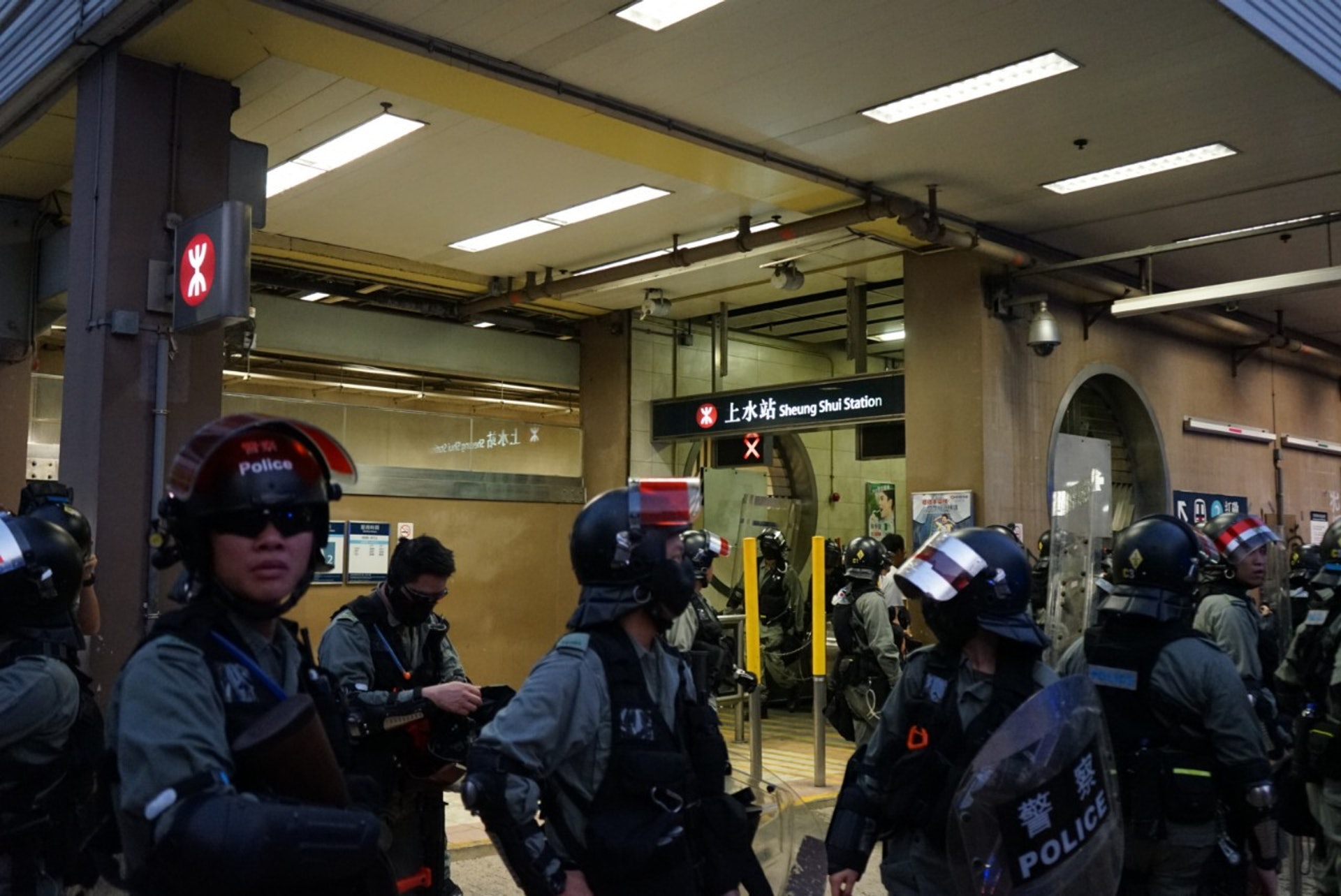 防暴警傍晚上水高調巡邏。(呂諾君攝) 防暴警傍晚上水高調巡邏。(呂諾君攝)