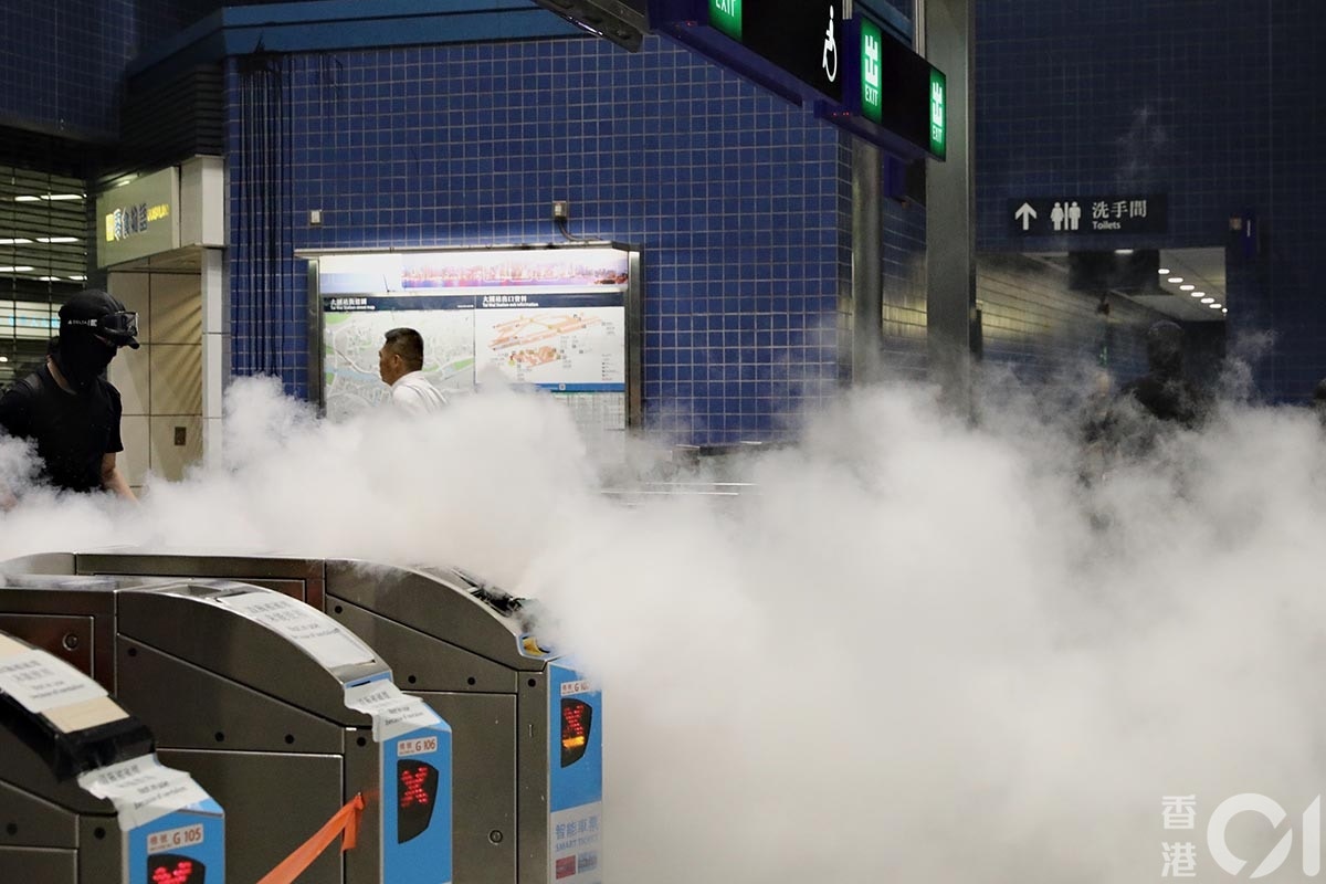 港府昨日（4日）定立禁蒙面法，翌日生效，明日有大批市民到港鐵多個車站作嚴重破壞。（資料圖片/盧翊銘攝）