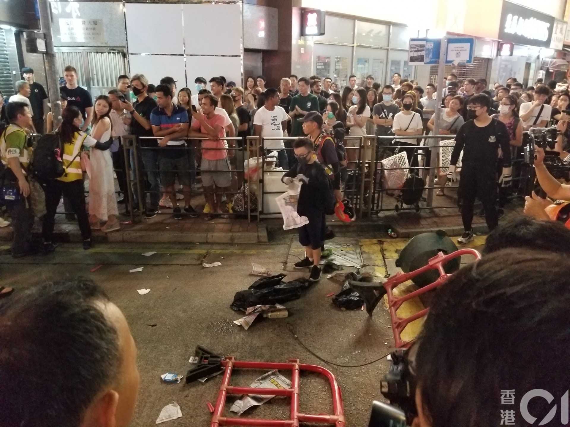 元朗大馬路再有堵路。(王譯揚攝)