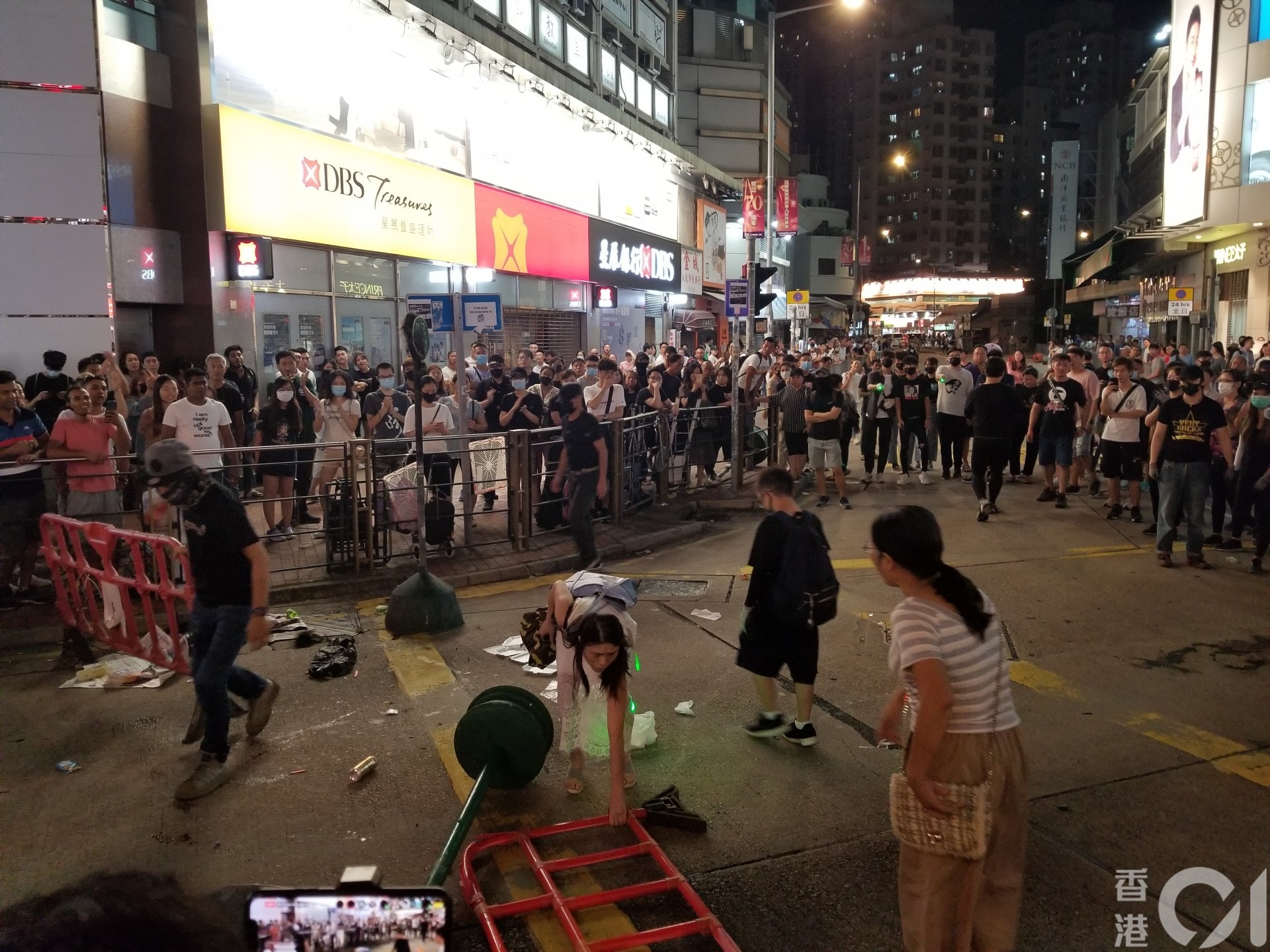 元朗大馬路再有堵路。(王譯揚攝)