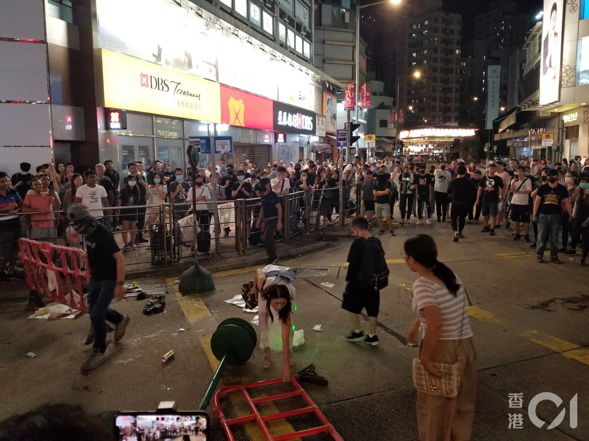 元朗大馬路再有堵路。(王譯揚攝) 元朗大馬路再有堵路。(王譯揚攝)