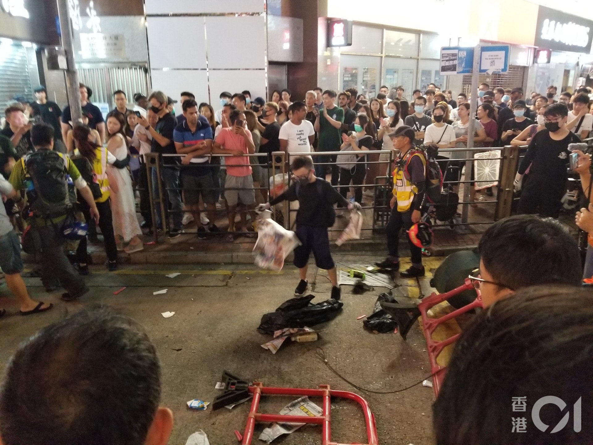元朗大馬路再有堵路。(王譯揚攝) 元朗大馬路再有堵路。(王譯揚攝)