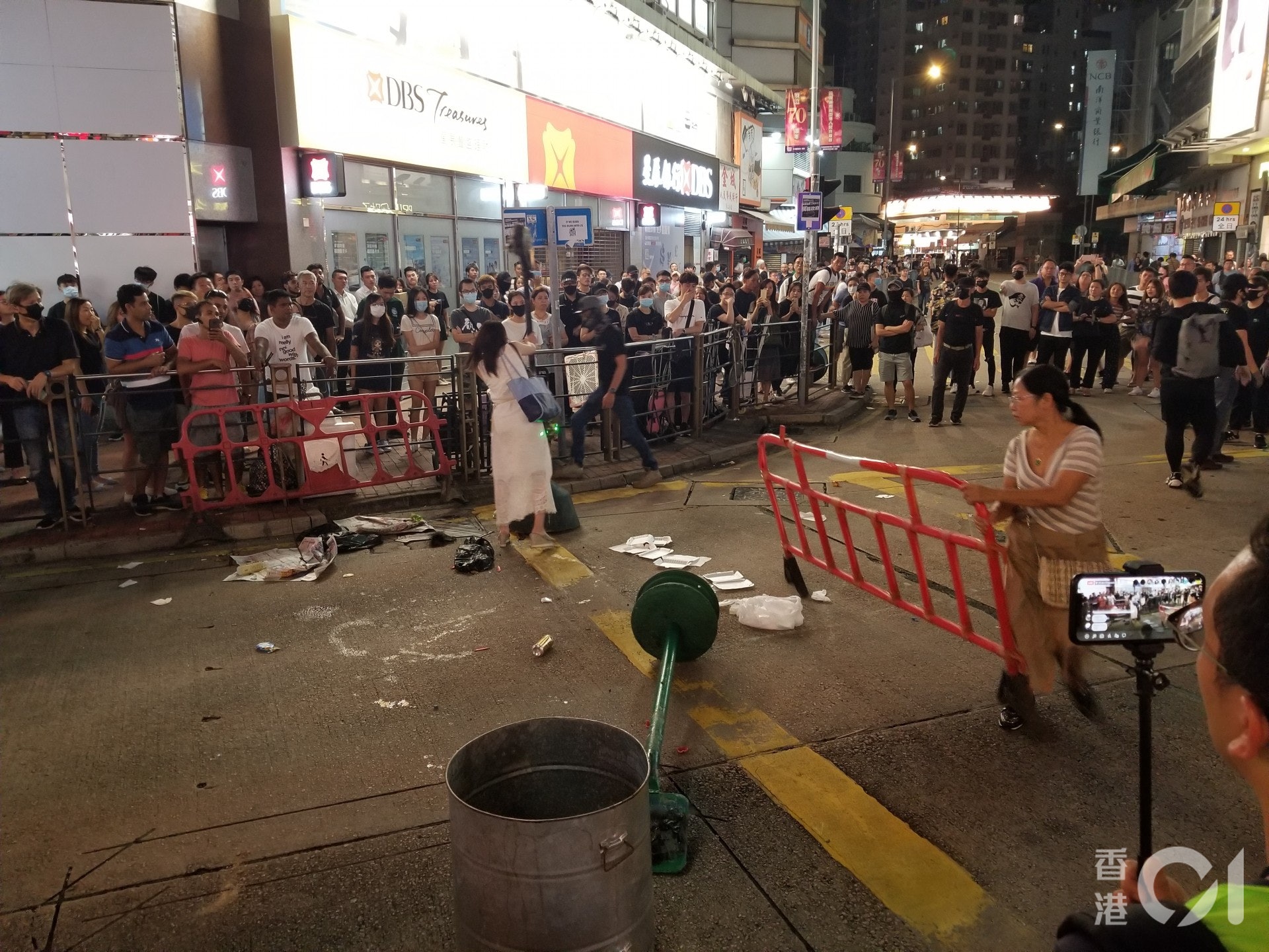 元朗大馬路再有堵路。(王譯揚攝) 元朗大馬路再有堵路。(王譯揚攝)