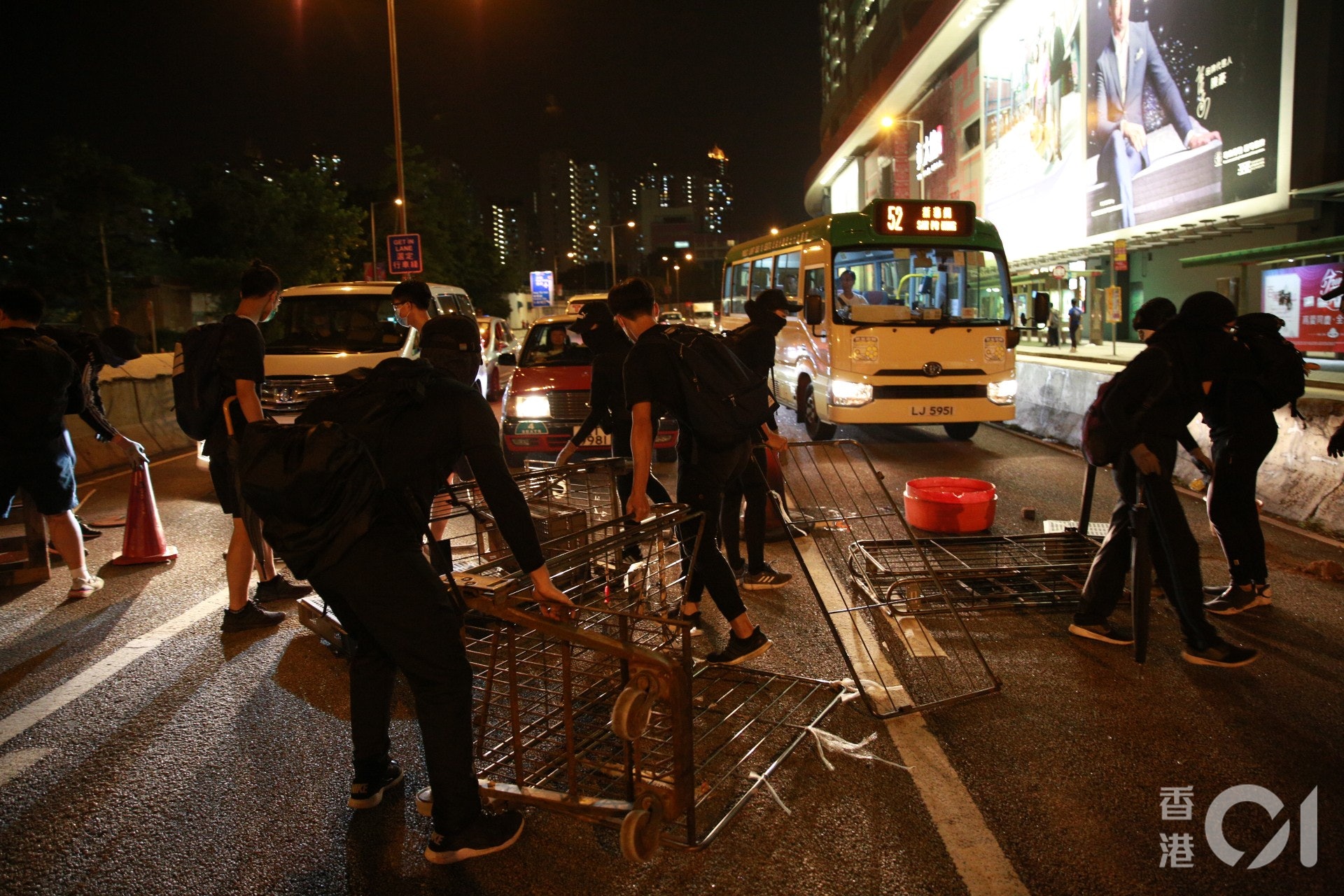黃大仙示威者快閃堵路。(羅國輝攝) 黃大仙示威者快閃堵路。(羅國輝攝)