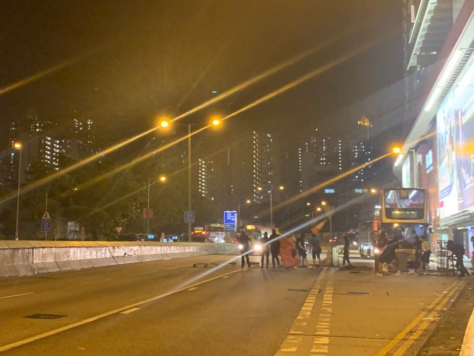 黃大仙再有示威者堵路。(黃桂桂攝)