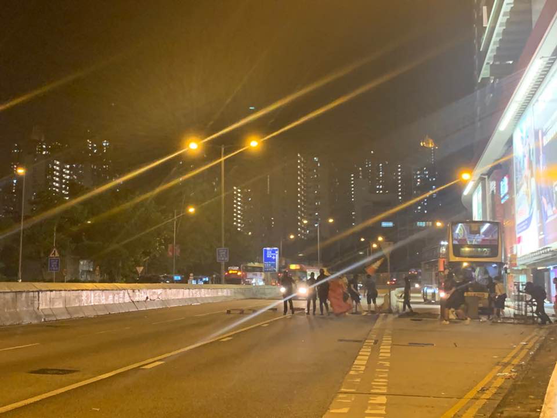 黃大仙再有示威者堵路。(黃桂桂攝) 黃大仙再有示威者堵路。(黃桂桂攝)