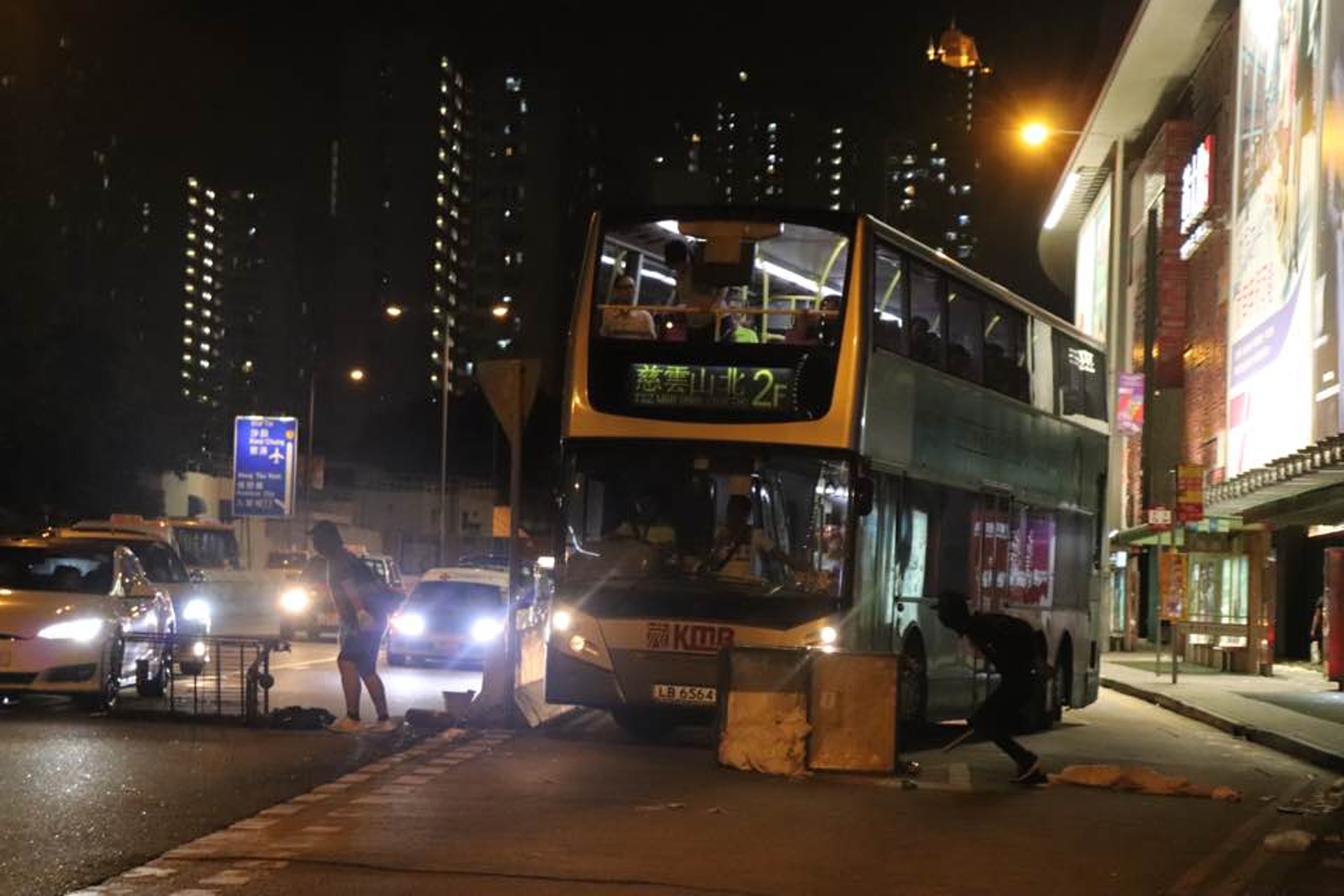 黃大仙再有示威者堵路。(黃桂桂攝) 黃大仙再有示威者堵路。(黃桂桂攝)