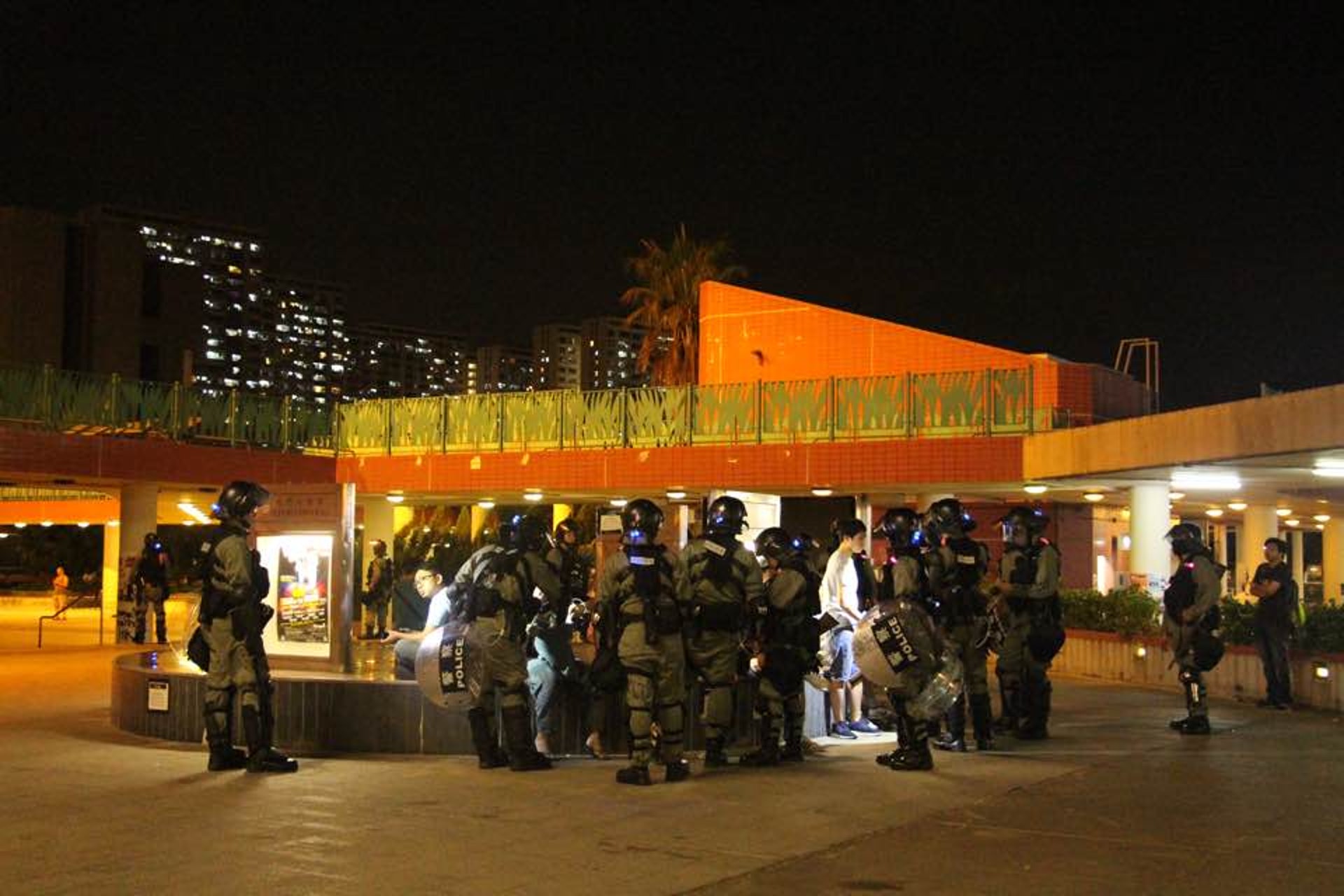 屯門有示威者被截查。(曾雪雯攝) 屯門有示威者被截查。(曾雪雯攝)