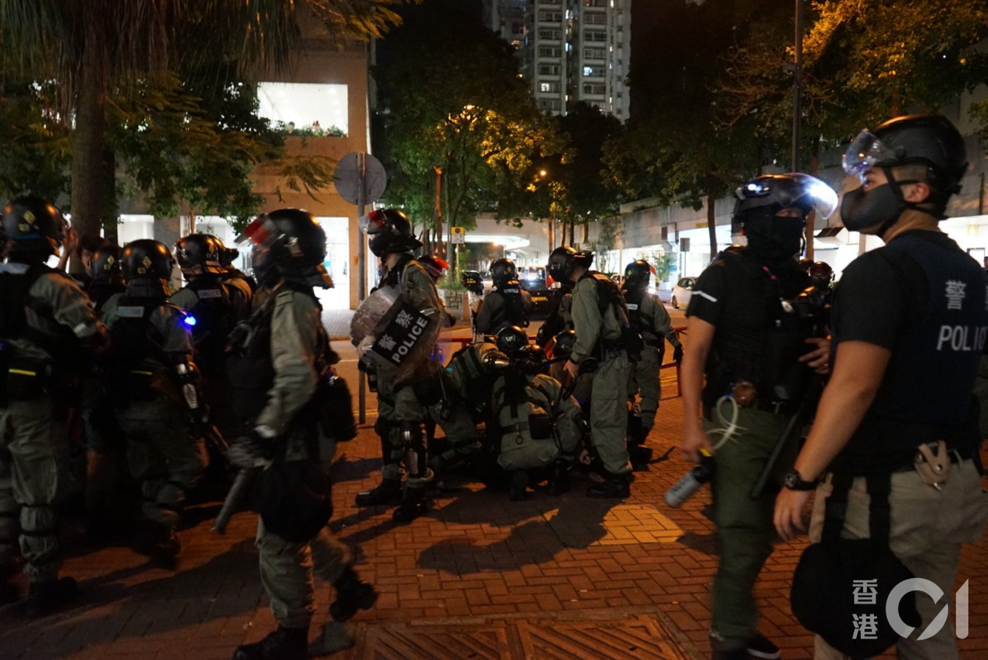 大埔防暴制服三人。(陳浩然攝) 大埔防暴制服三人。(陳浩然攝)