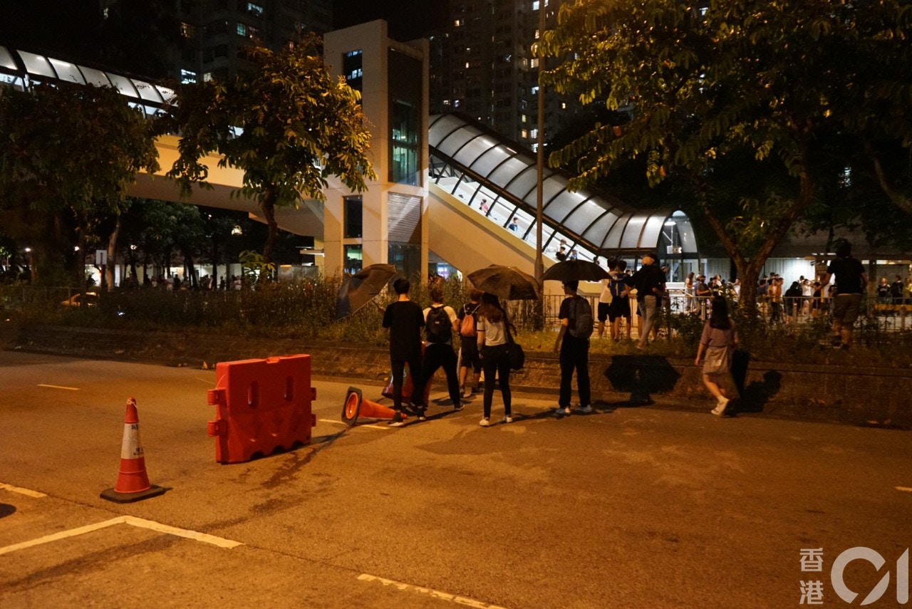 大埔示威者堵路。(呂諾君攝)