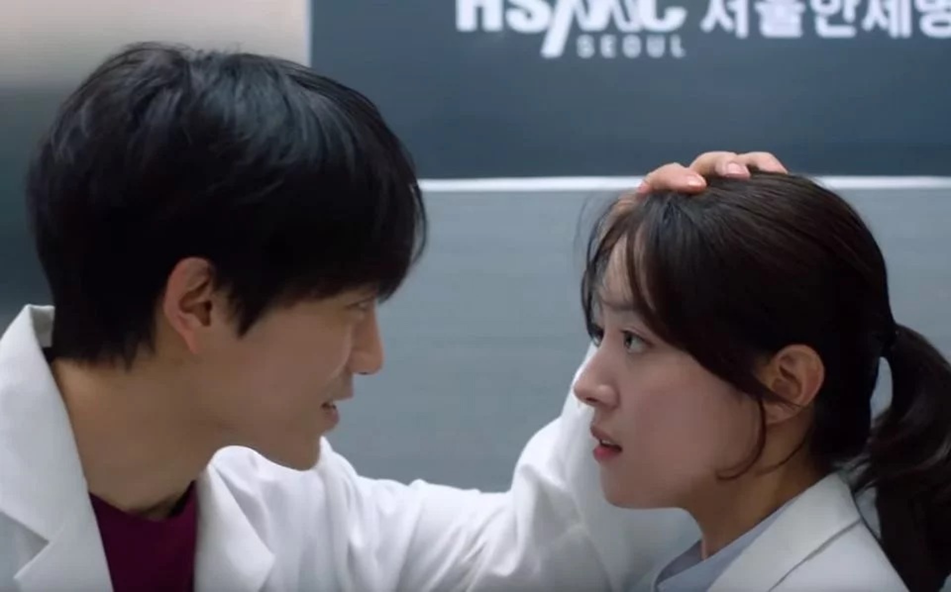 男生摸摸頭=喜歡你?溝女祕技「摸頭殺」 摸摸頭心理學解密!