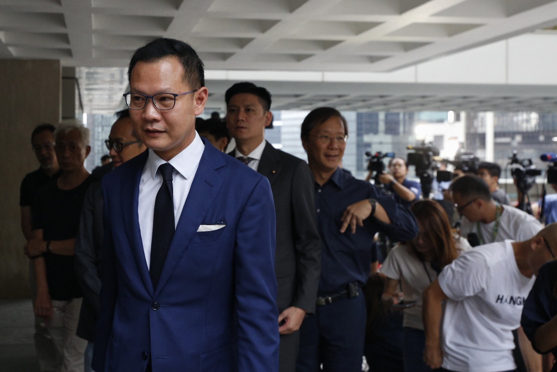 【禁蒙面法】法官拒頒令暫緩新法　但下令盡快進行司法覆核聆訊　