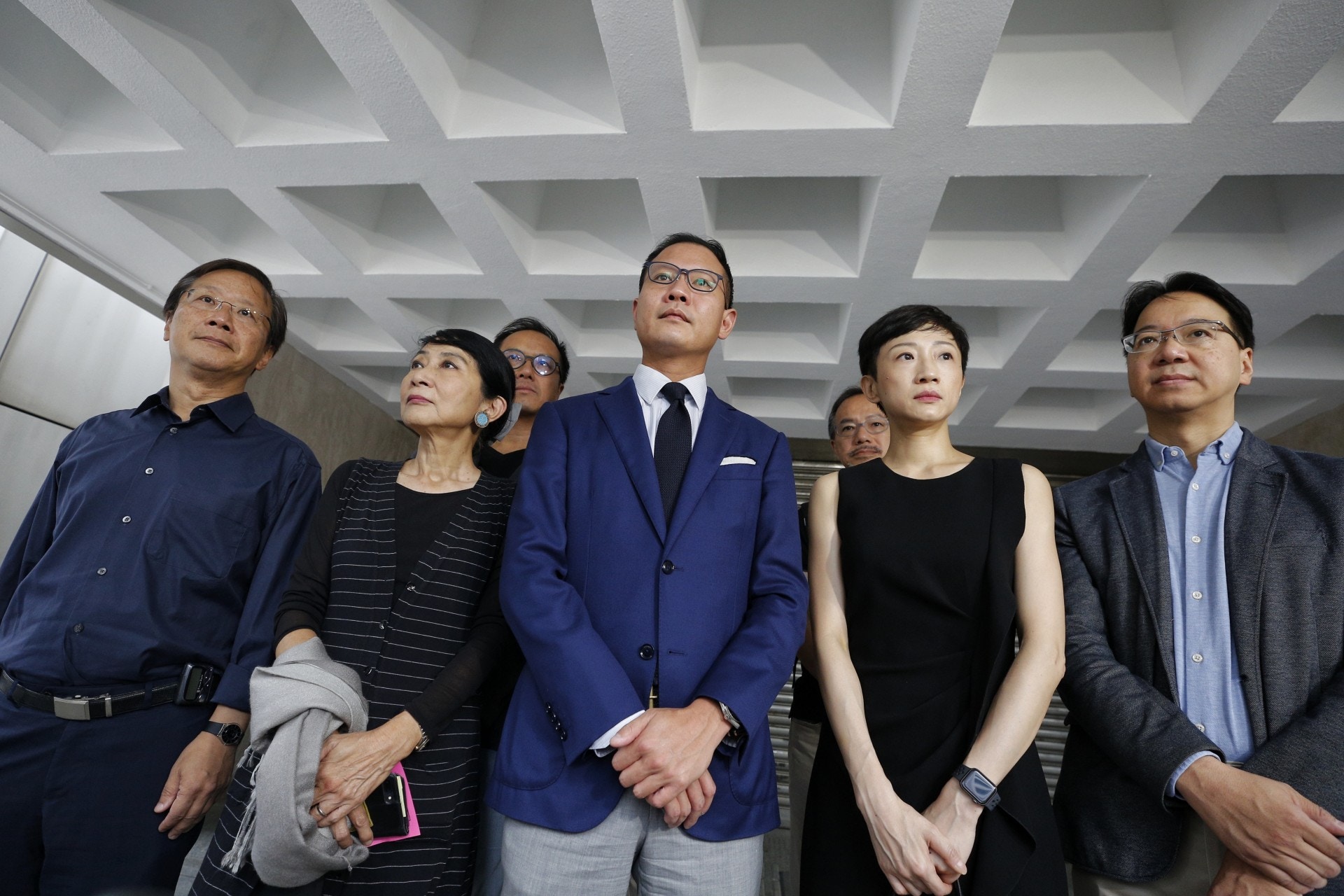 24名泛民議員就《禁蒙面法》要求司法覆核。(張浩維攝)