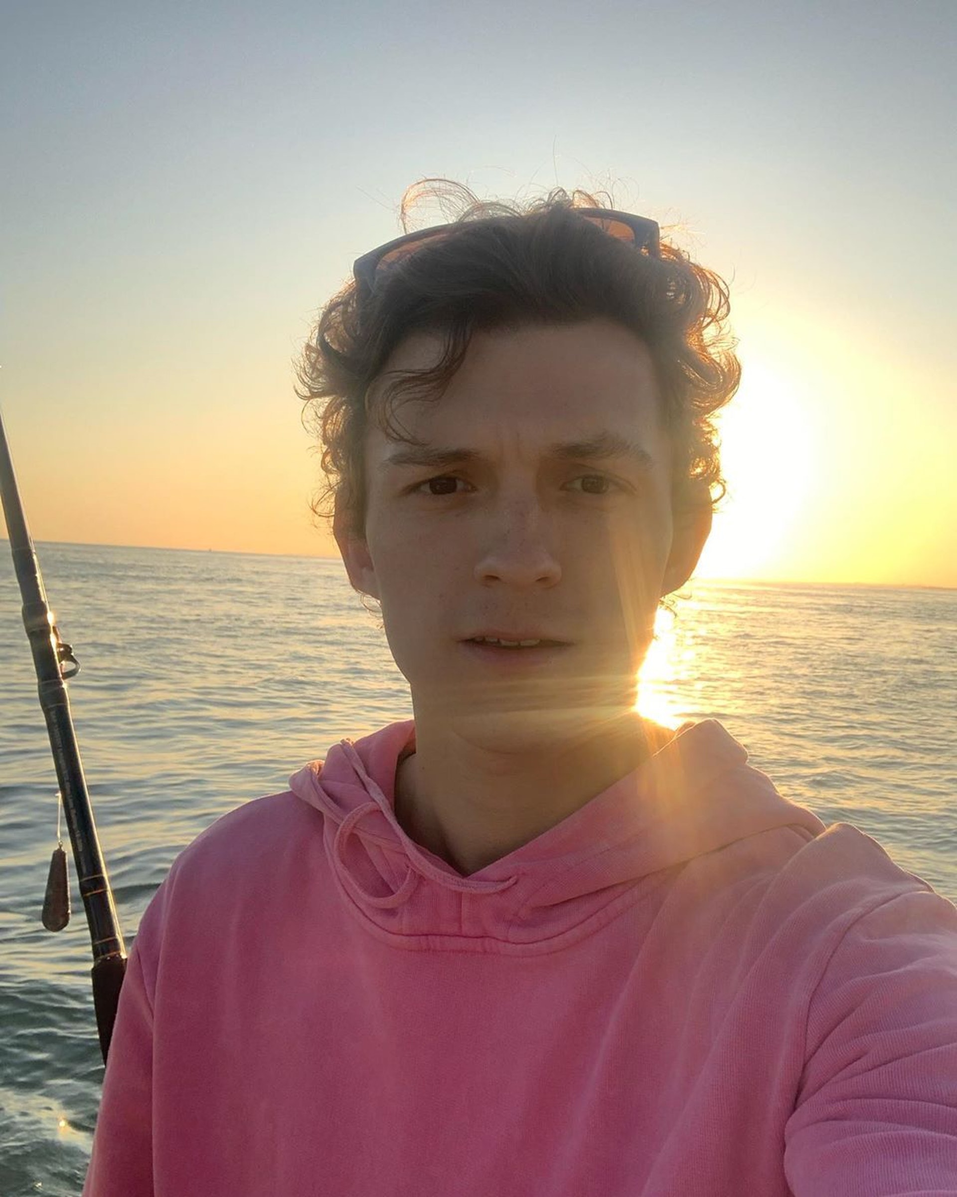 湯賀蘭本身就係攣毛底。(Tom Holland IG) 湯賀蘭本身就係攣毛底。(Tom Holland IG)