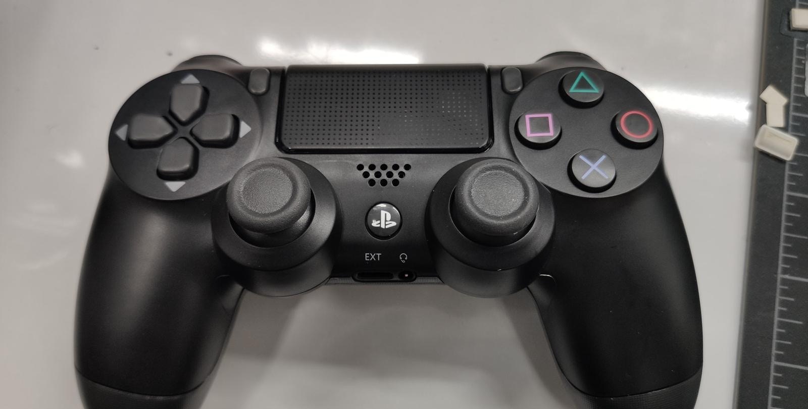 Ps4機主留意 像真度極高副廠手掣流出換手掣前要小心