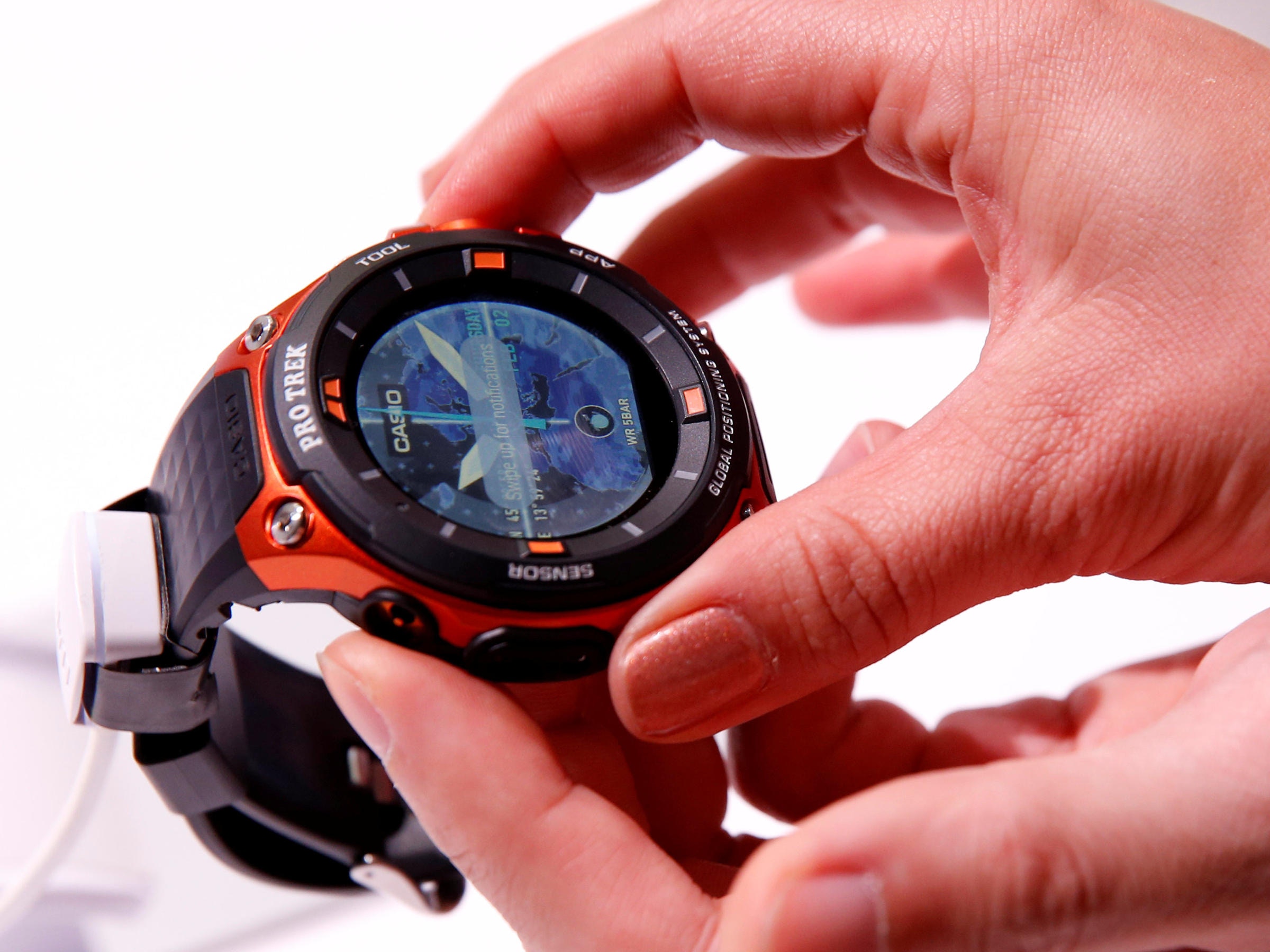 【CES 2017】Casio WSD-F20發布預載Android Wear 2.0