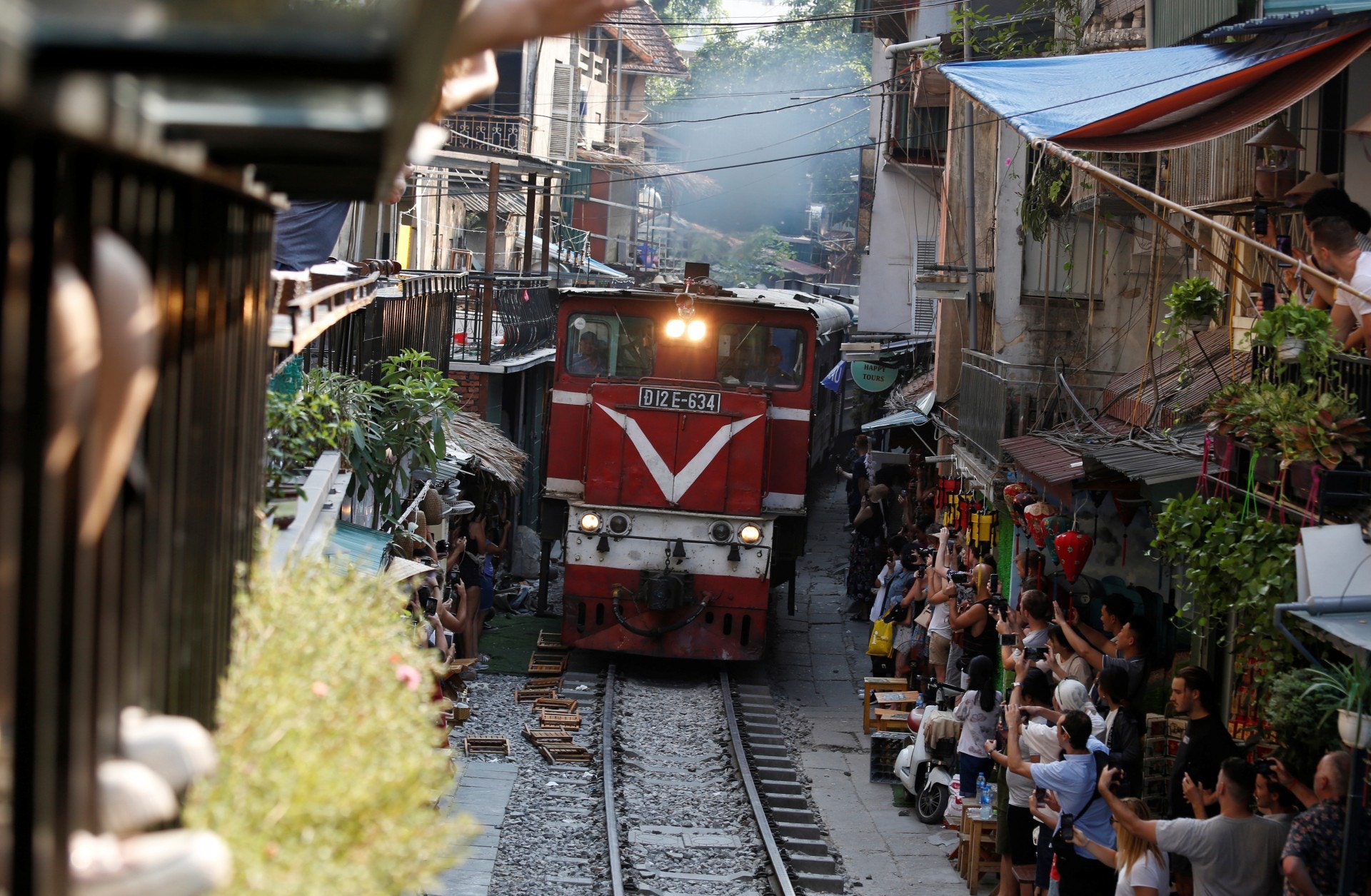 越南景點河內火車街（Hanoi Train Street）。（路透社）