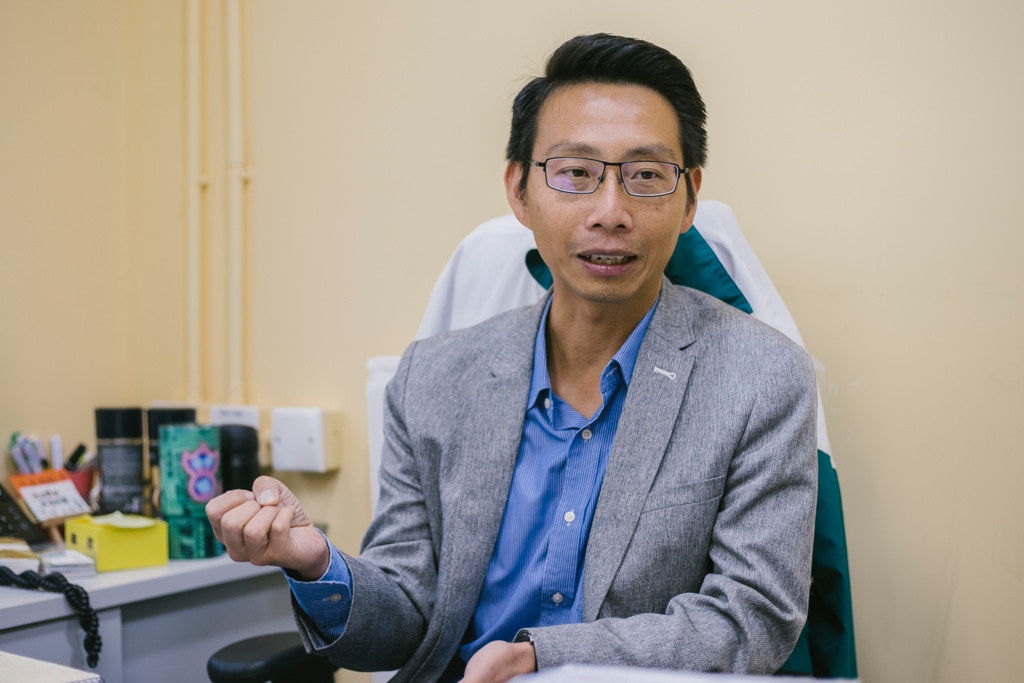 何俊傑認為，過渡性房屋日後的主力供應為以組合屋方式興建。（鄭子峰攝）