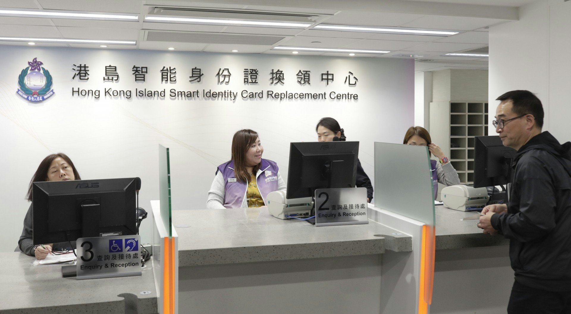 將於今晚9時暫停服務的智能身份證換領中心包括港島智能身份證換領中心。(資料圖片) 將於今晚9時暫停服務的智能身份證換領中心包括港島智能身份證換領中心。(資料圖片)