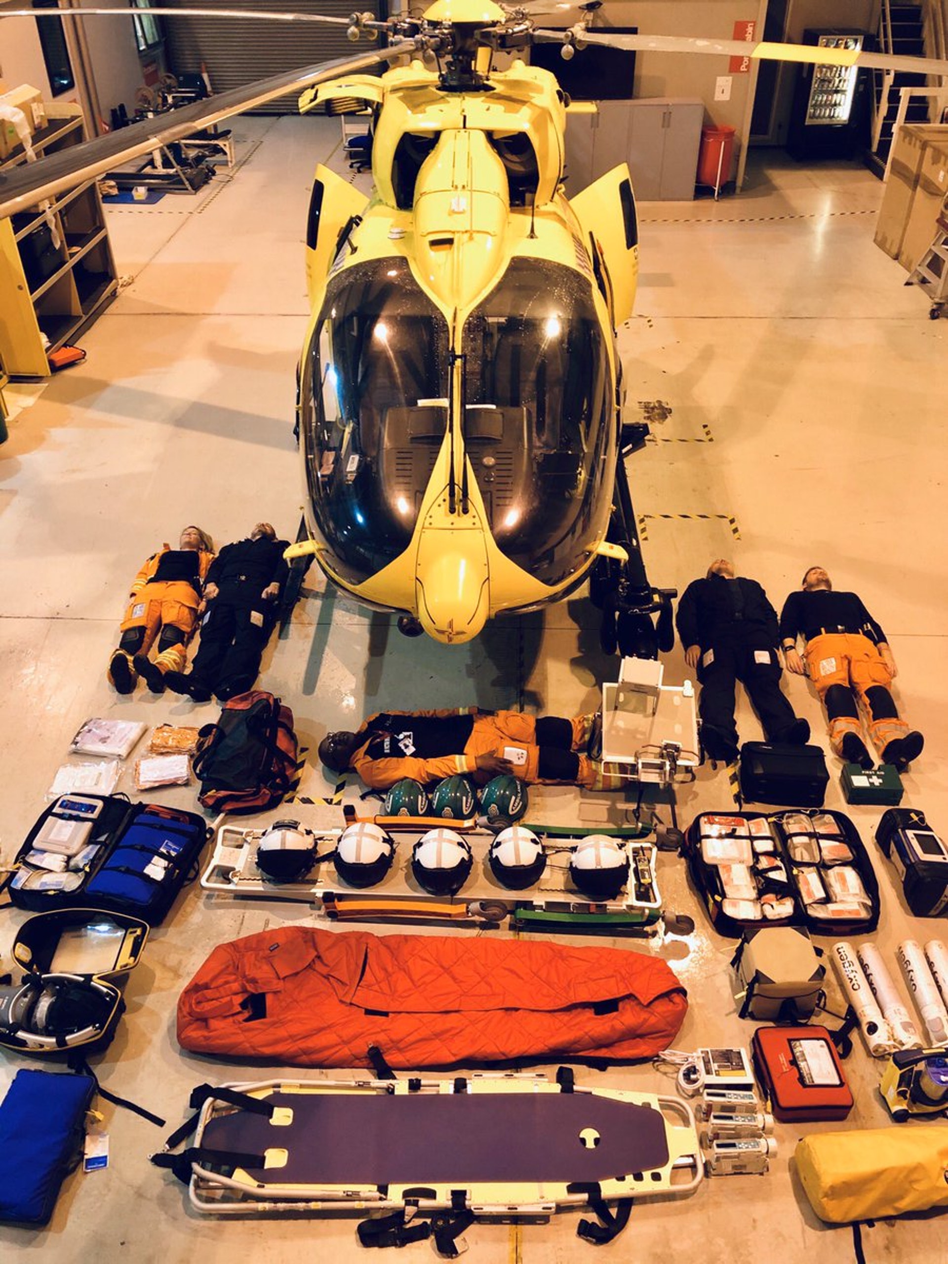 各國不同的團隊都爭先參與「俄羅斯方塊挑戰」(Tetris Challenge)(East_Anglian_Air_Ambulance@Twitter) 各國不同的團隊都爭先參與「俄羅斯方塊挑戰」(Tetris Challenge)(East_Anglian_Air_Ambulance@Twitter)