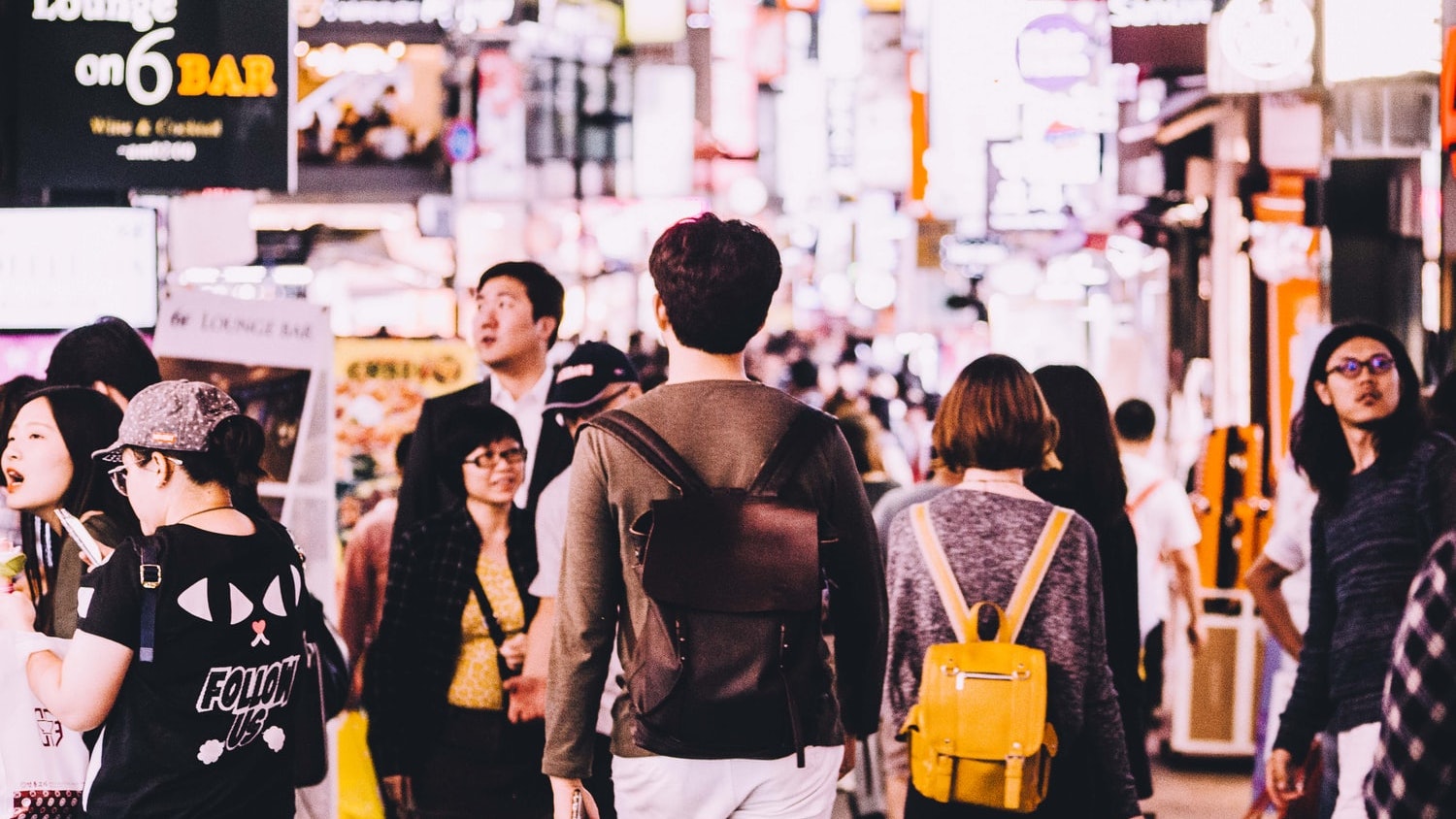 【寒背】長期打字、低頭睇電話易致寒背 4個簡易動作助伸直條腰 【寒背】長期打字、低頭睇電話易致寒背 4個簡易動作助伸直條腰