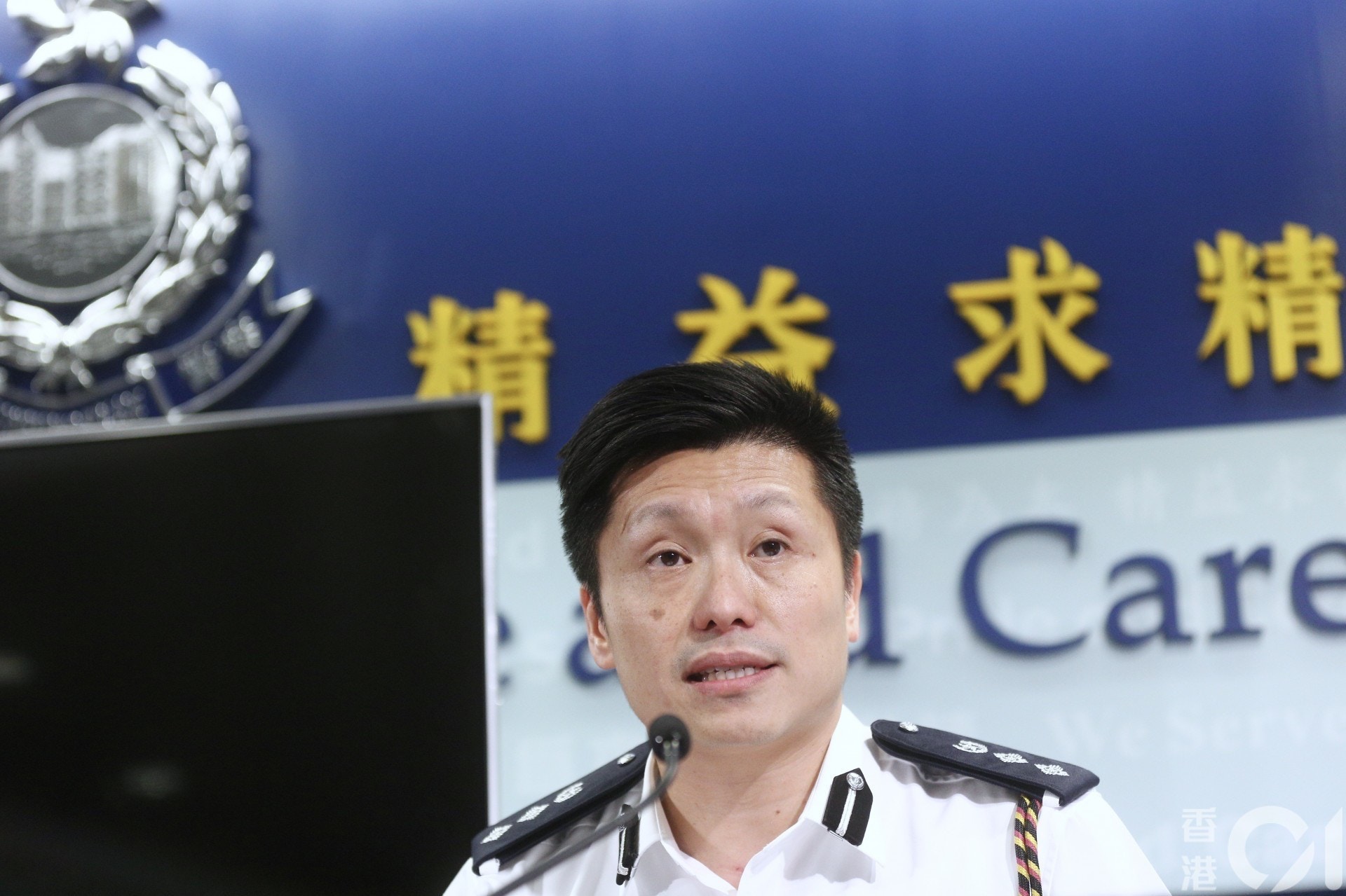 對於警犬會否因上前線而有機會吸入催淚煙,警察公共關係科總警司謝振中於8月28日表示:「睇唔到警犬身體有任何問題!」(資料圖片) 對於警犬會否因上前線而有機會吸入催淚煙,警察公共關係科總警司謝振中於8月28日表示:「睇唔到警犬身體有任何問題!」(資料圖片)