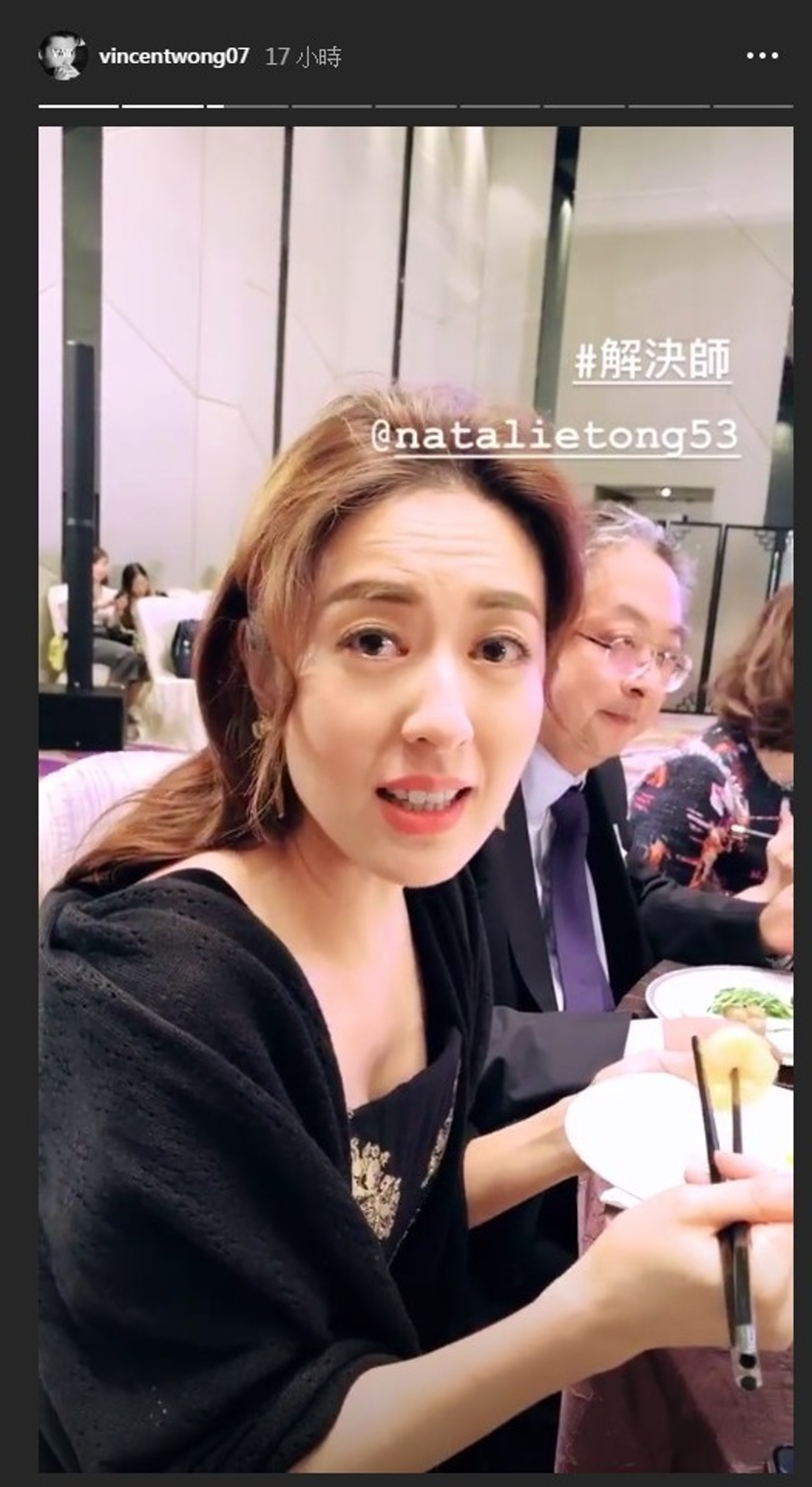 呢個真係38歲嘅唐詩詠,唔知以為王浩信用咗老顏效果拍攝。 呢個真係38歲嘅唐詩詠,唔知以為王浩信用咗老顏效果拍攝。