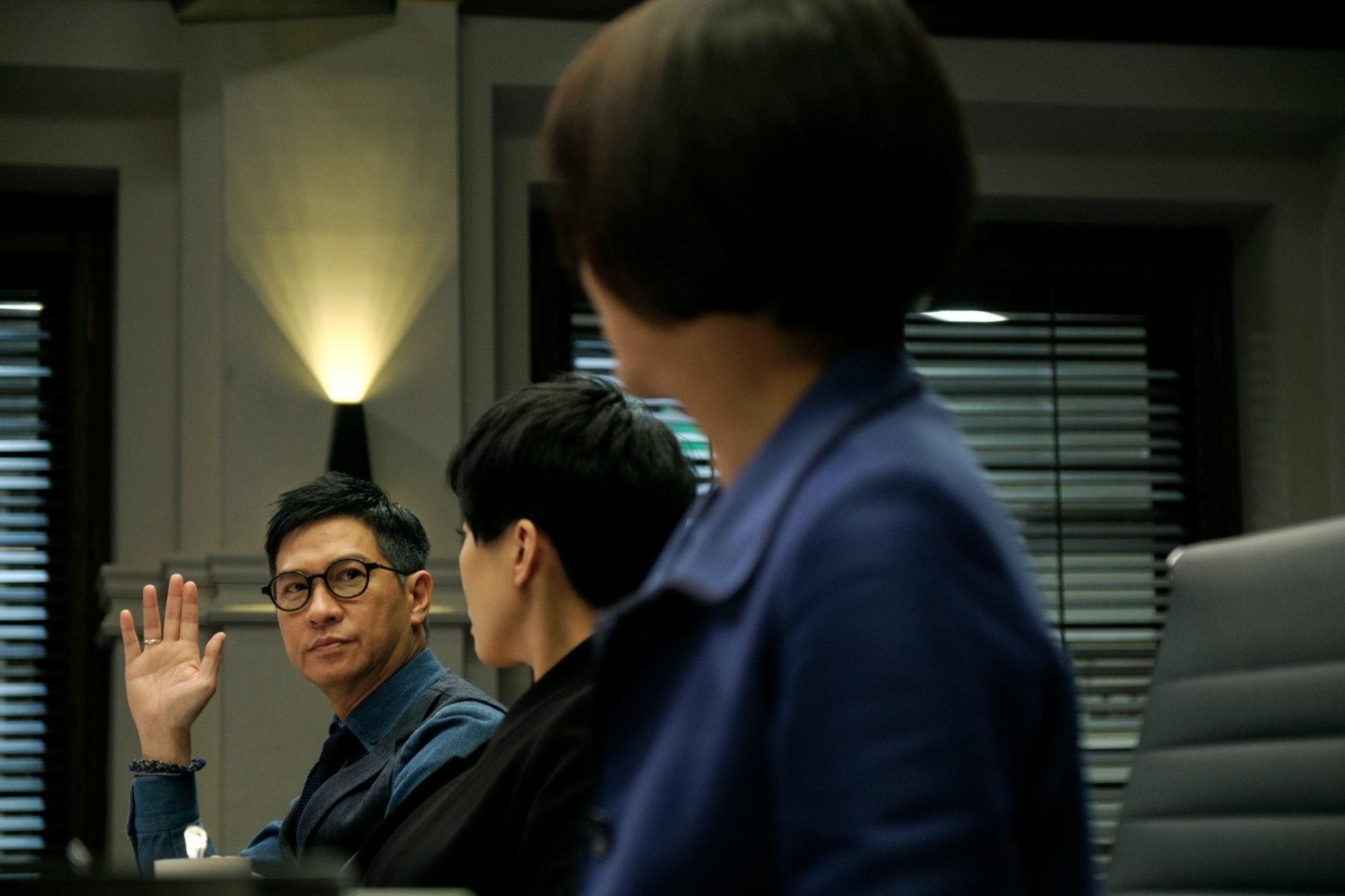 全片就是看張家輝如何逐一擊敗整個陪審團。(《催眠裁決》劇照) 全片就是看張家輝如何逐一擊敗整個陪審團。(《催眠裁決》劇照)