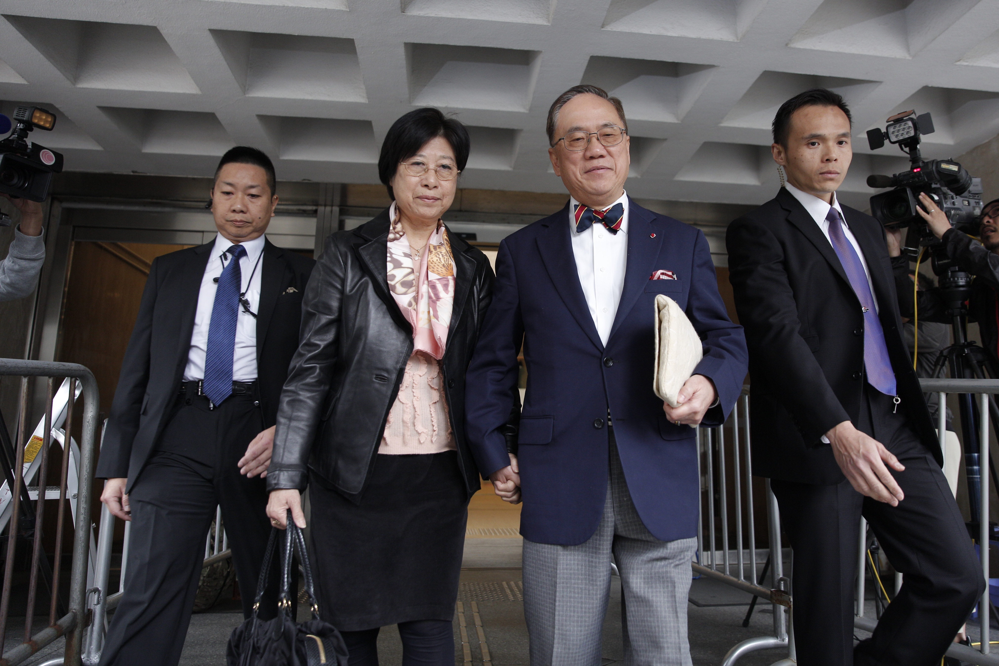 曾蔭權涉貪案】男陪審員餵夜奶求豁免被拒辯方律師打救終免役