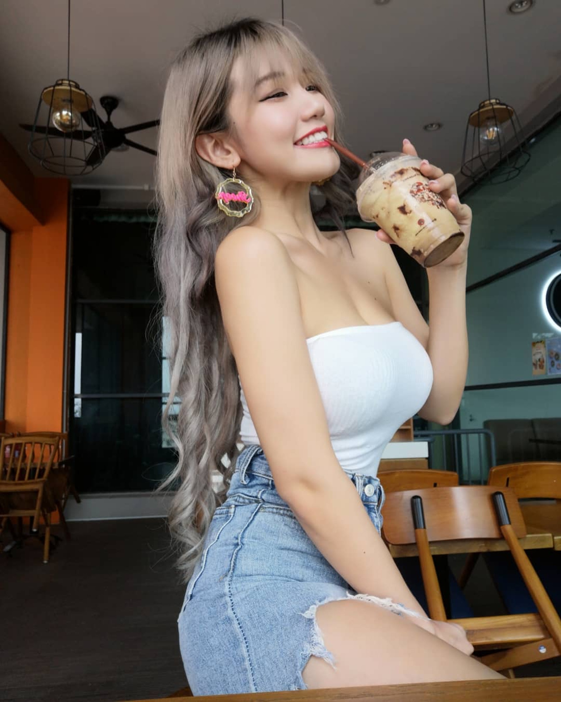 大馬網紅「糖糖」出過寫真。(IG@ms_puiyi) 大馬網紅「糖糖」出過寫真。(IG@ms_puiyi)
