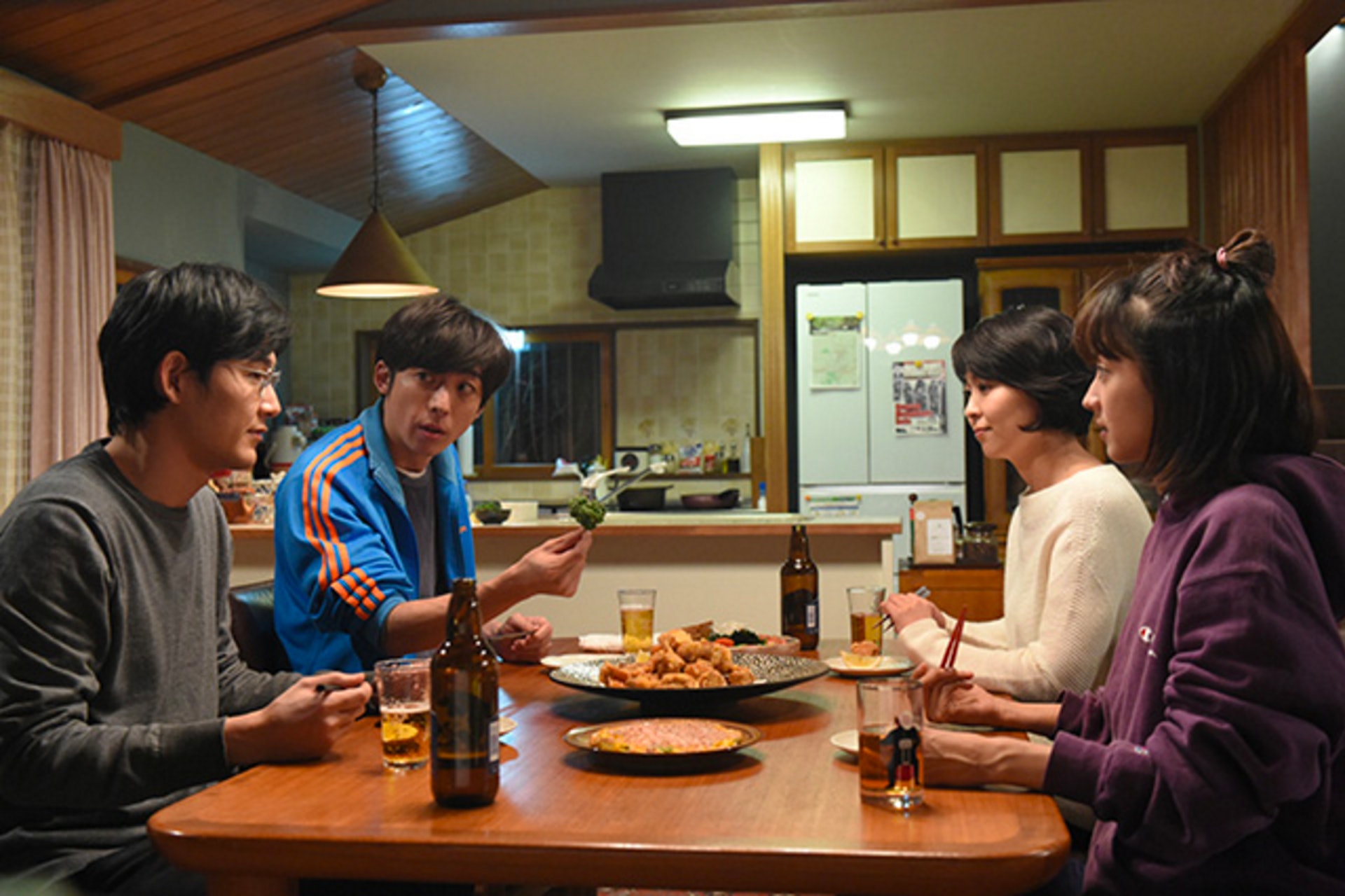 朋友聚會中有人遲到,你會表示生氣還是諒解?(《四重奏》劇照) 朋友聚會中有人遲到,你會表示生氣還是諒解?(《四重奏》劇照)