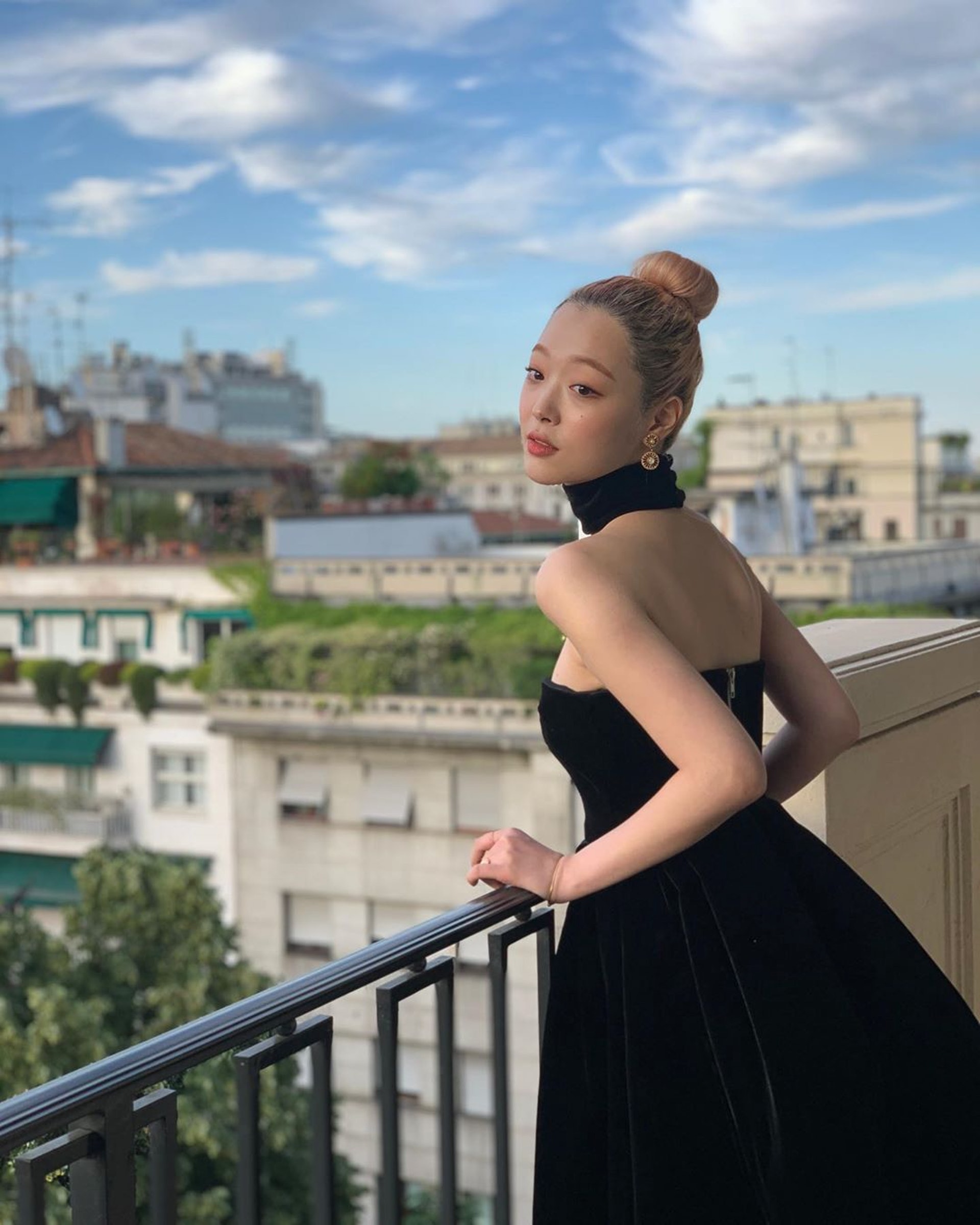 雪莉长期以来被 SM 经纪公司塑造成小公主的形象。(IG@jelly_jilli)