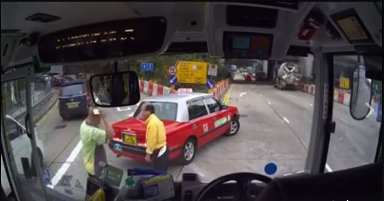 有九巴車長自行安裝車CAM,保障自己免被拷詐。(Siu Man Yu巴士的事討論區) 有九巴車長自行安裝車CAM,保障自己免被拷詐。(Siu Man Yu巴士的事討論區)