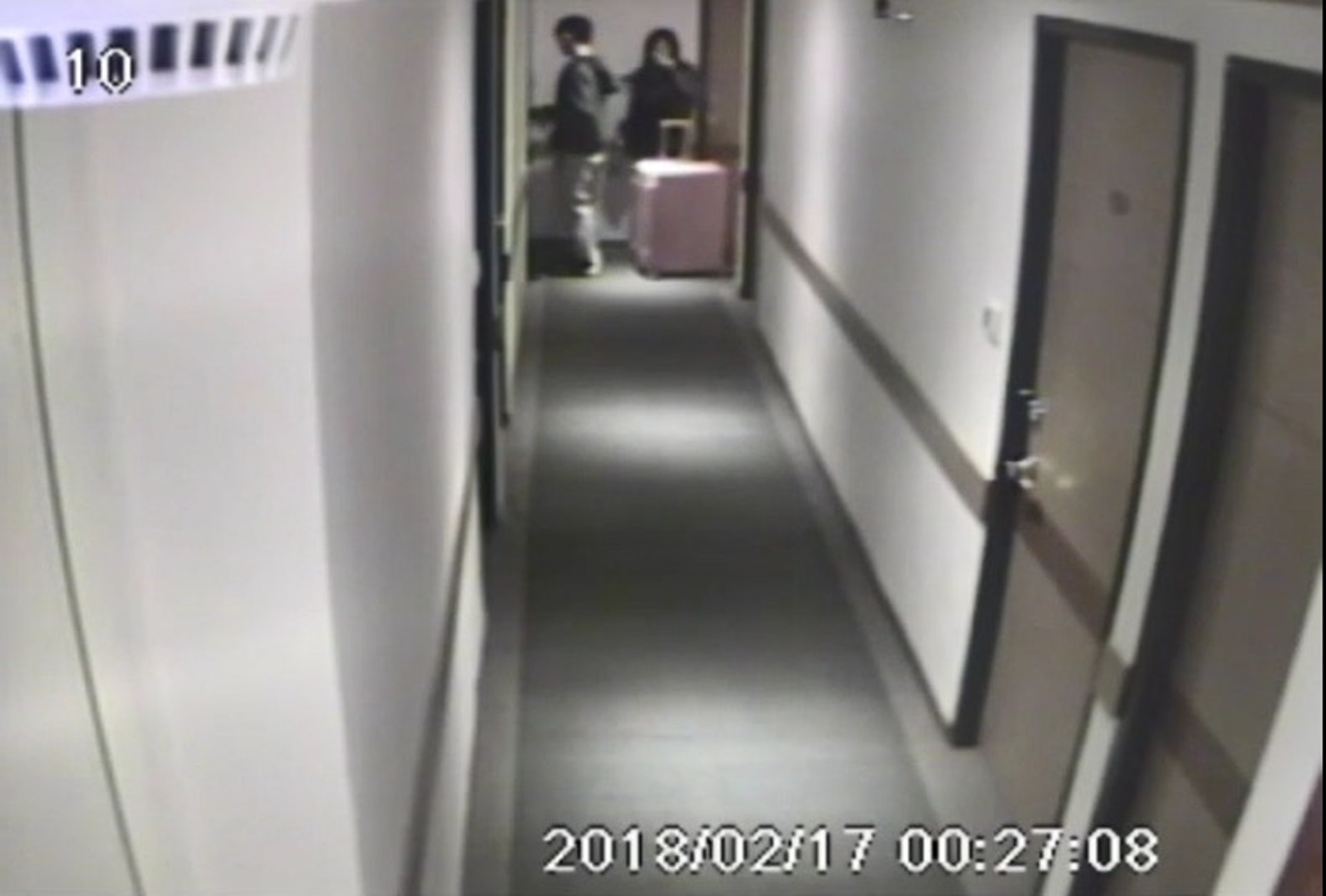 女死者潘曉穎跟男友入房,是她最後露面的時間,當晚二人買了一個粉紅色行李箱回酒店。 女死者潘曉穎跟男友入房,是她最後露面的時間,當晚二人買了一個粉紅色行李箱回酒店。