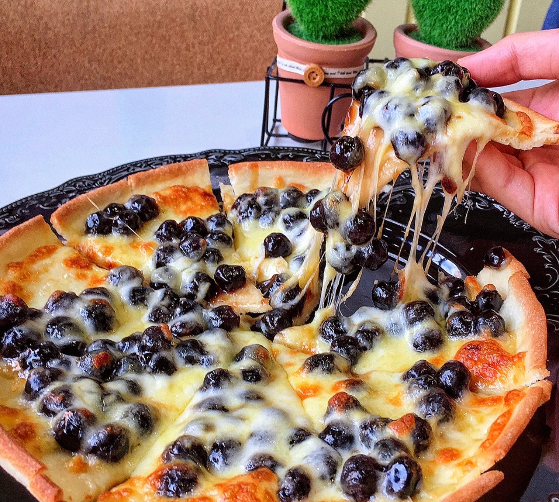 【暗黑珍珠奶茶料理】「食儻生活料理坊」珍珠Pizza(Instagram@nini_food0822) 【暗黑珍珠奶茶料理】「食儻生活料理坊」珍珠Pizza(Instagram@nini_food0822)