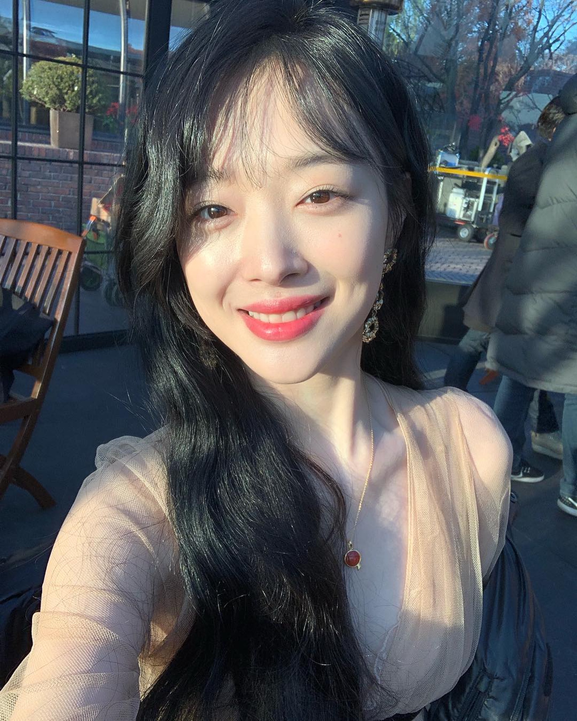 Sulli本月14日被发现倒毙寓所,结束了25年的短暂生命。(IG/@jelly_jilli)