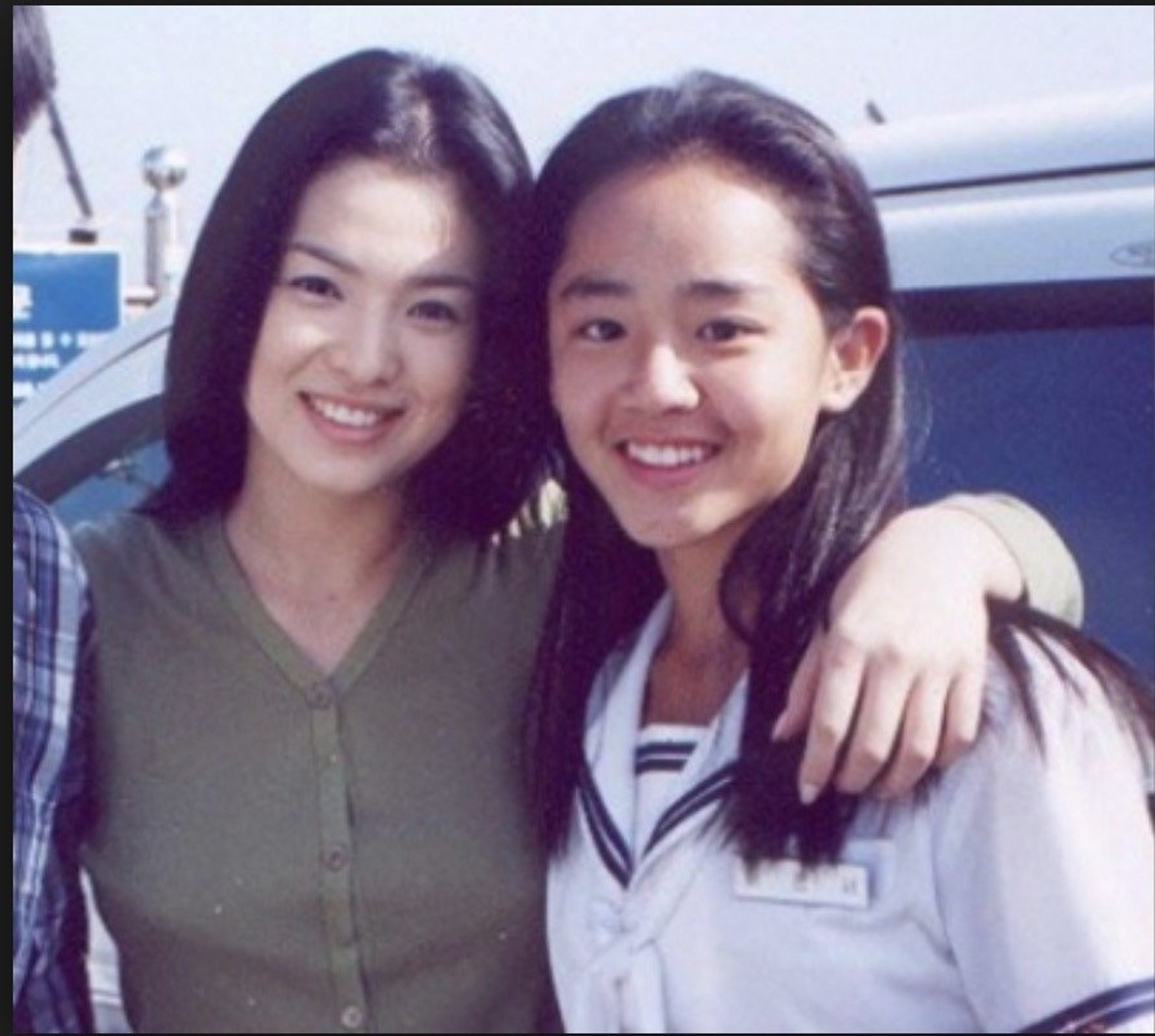 文瑾莹于12岁出道,2000年凭在《蓝色生死恋》中饰演童年版宋慧乔广为人知,成为国民妹妹。