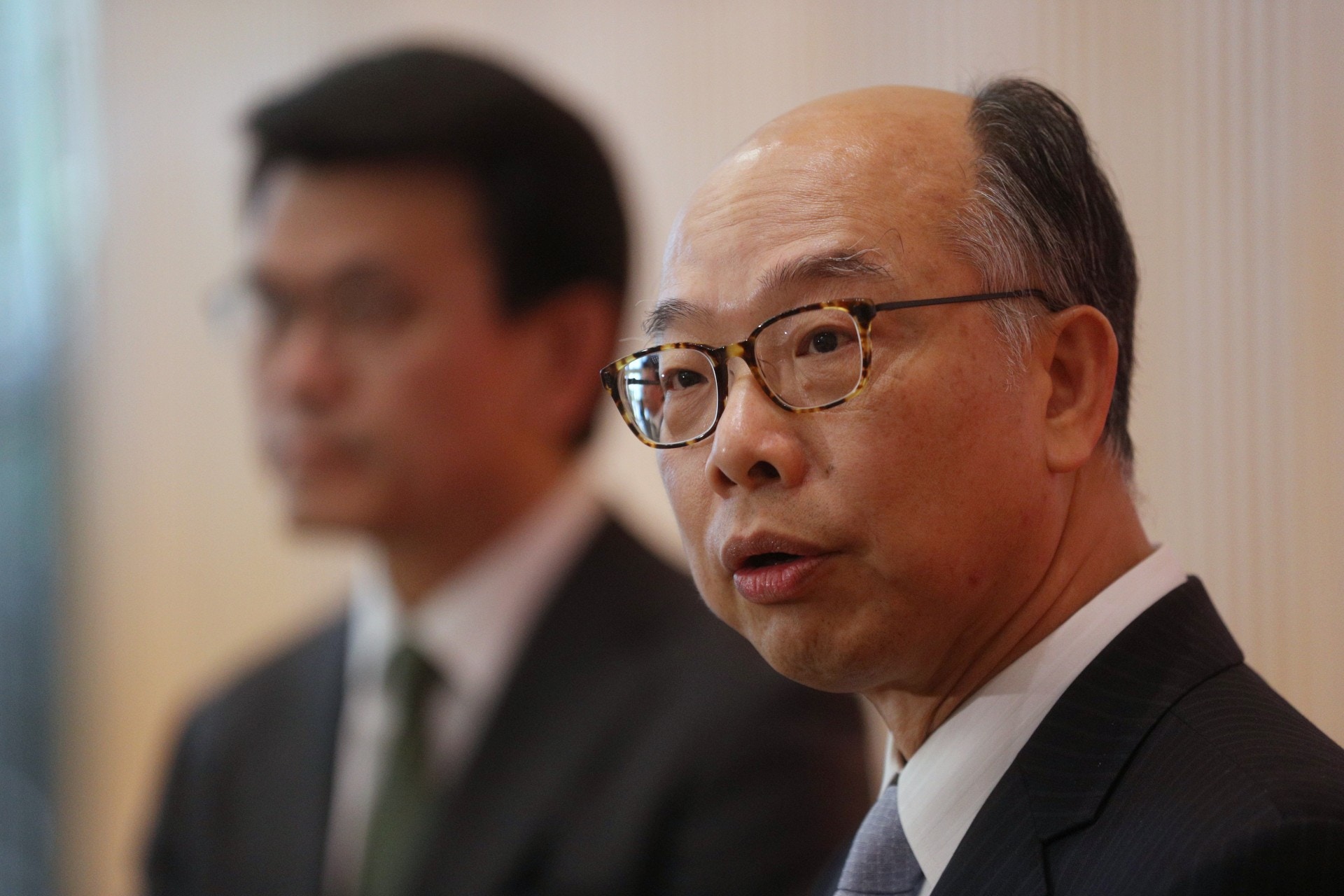 陳帆指，的士、紅VAN司機入氣時，每升會減一元。(余俊亮攝)
