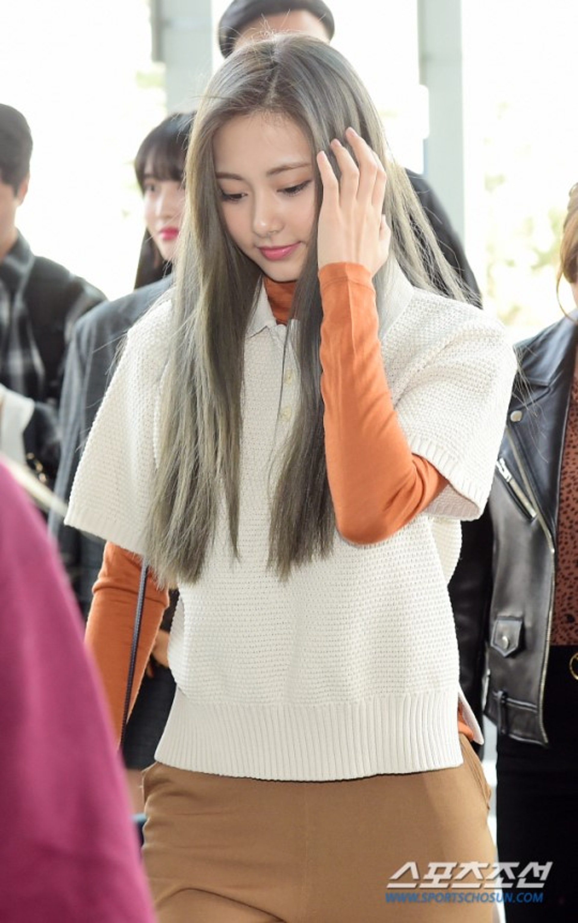 相信只是子瑜的長袖內搭出現問題。(sports chosun) 相信只是子瑜的長袖內搭出現問題。(sports chosun)