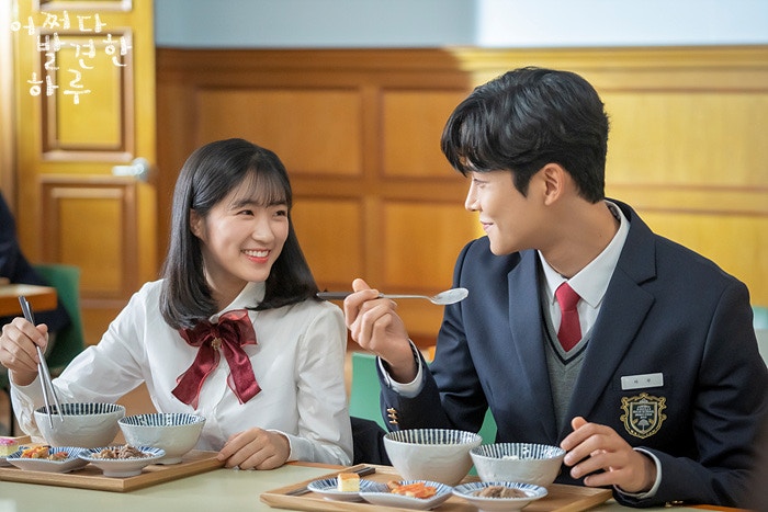 《意外發現的一天》男女主角路雲和金惠允近日人氣急升。(《意外發現的一天》劇照) 《意外發現的一天》男女主角路雲和金惠允近日人氣急升。(《意外發現的一天》劇照)