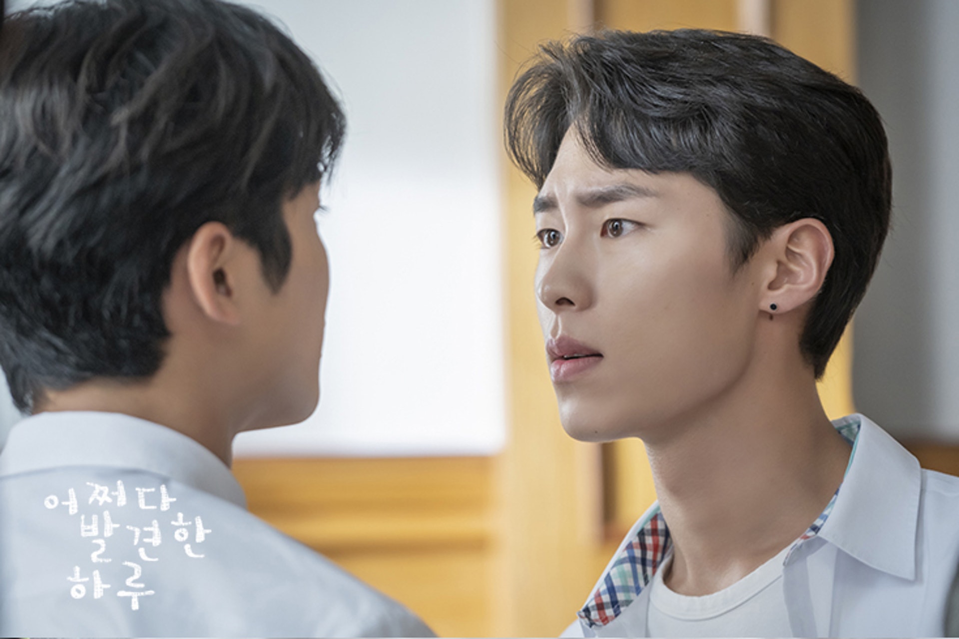 李在旭拍攝《請輸入檢索詞www》時參與《意外發現的一天》試鏡,其後獲選演繹白經一角。(《意外發現的一天》劇照) 李在旭拍攝《請輸入檢索詞www》時參與《意外發現的一天》試鏡,其後獲選演繹白經一角。(《意外發現的一天》劇照)