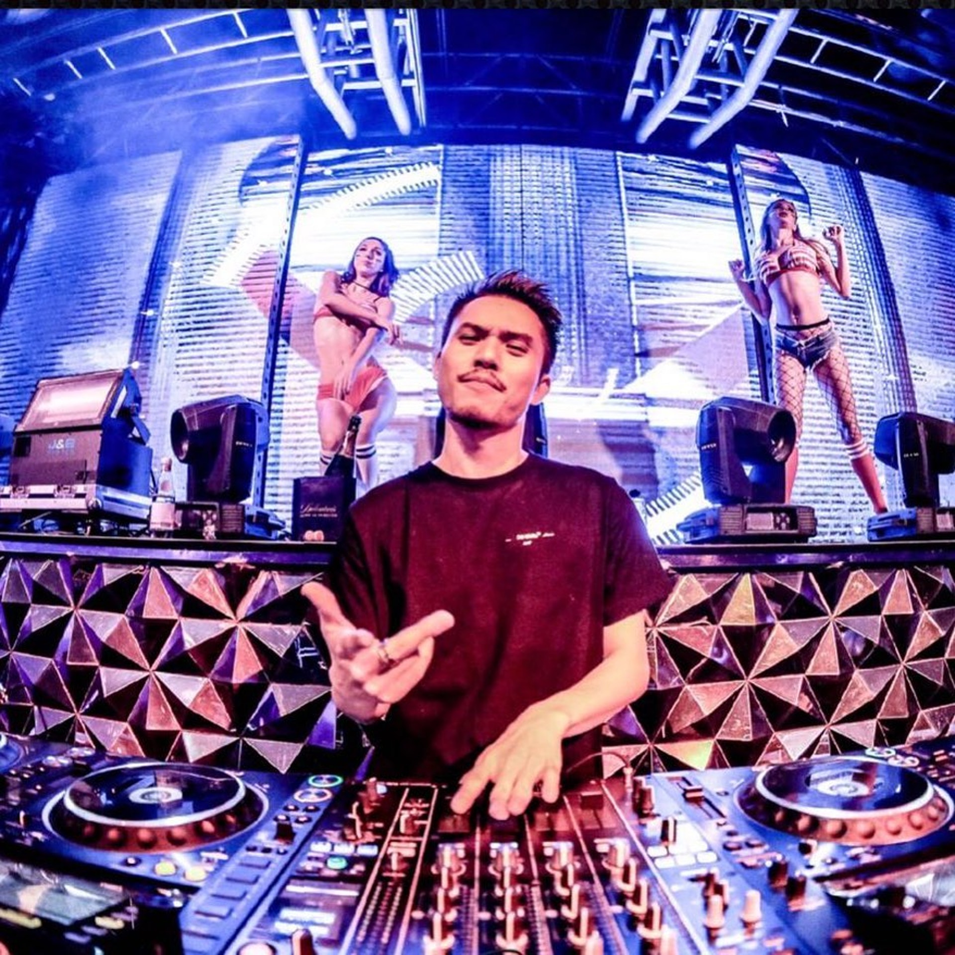 King現時活躍在不同的電音場合,向EDM路進發。 (IG圖片)