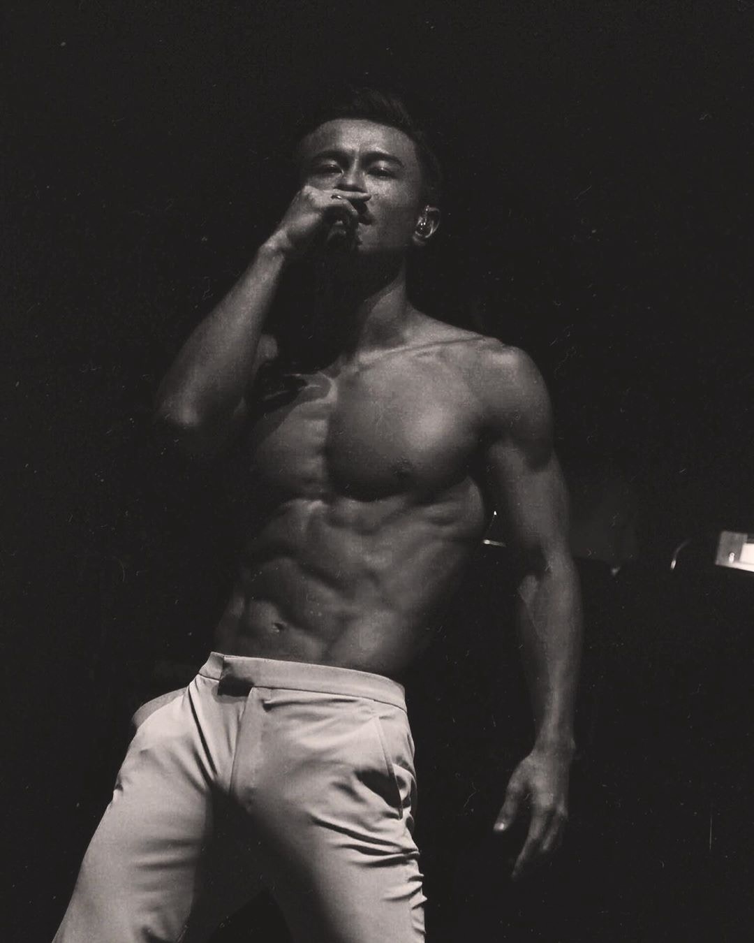 On仔近日推出新专辑本原，密密操肌拍MV。 (IG图片)